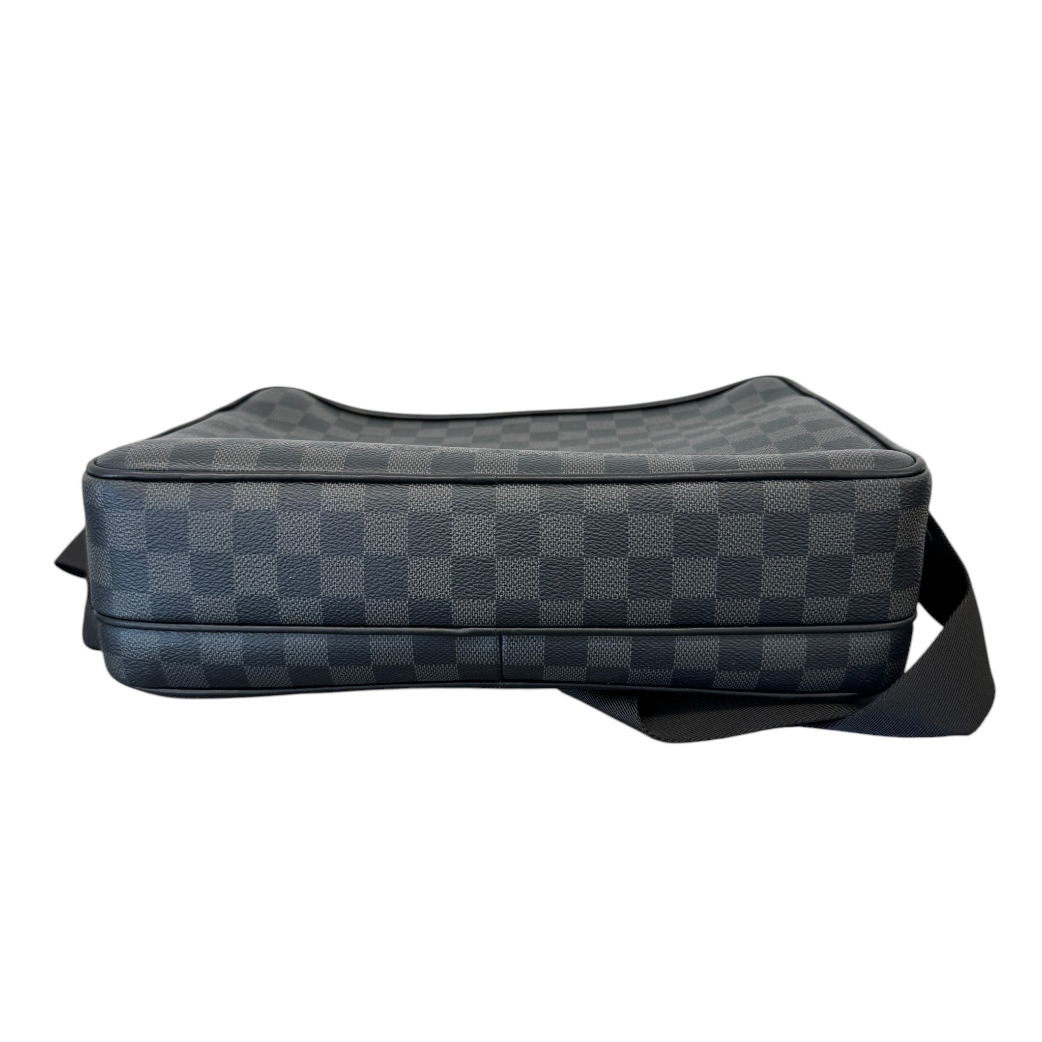Men's Damier Graphite Trocadero Pm Messenger Bag Black