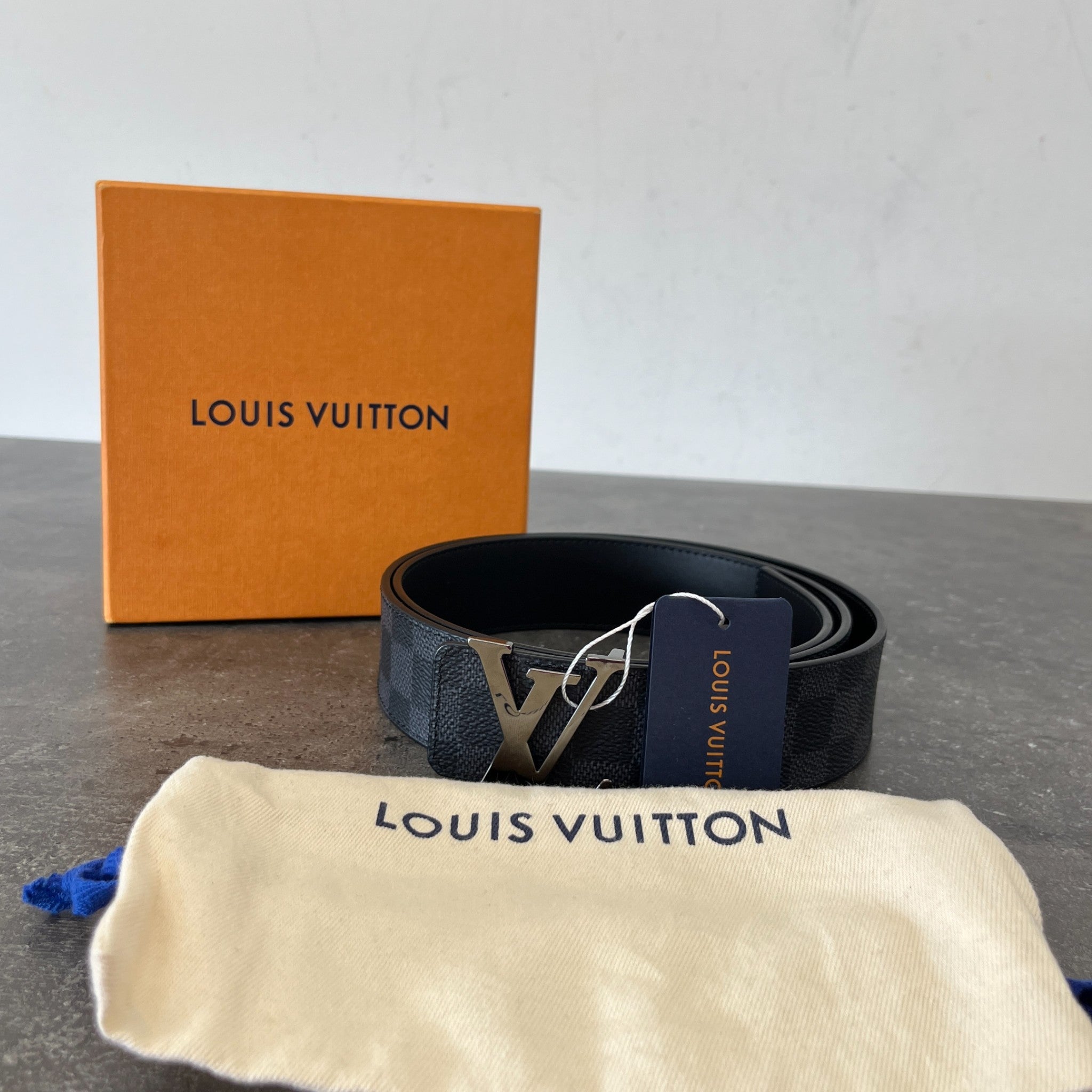 Men's Lv Reversible Belt Black Size Waist 42"