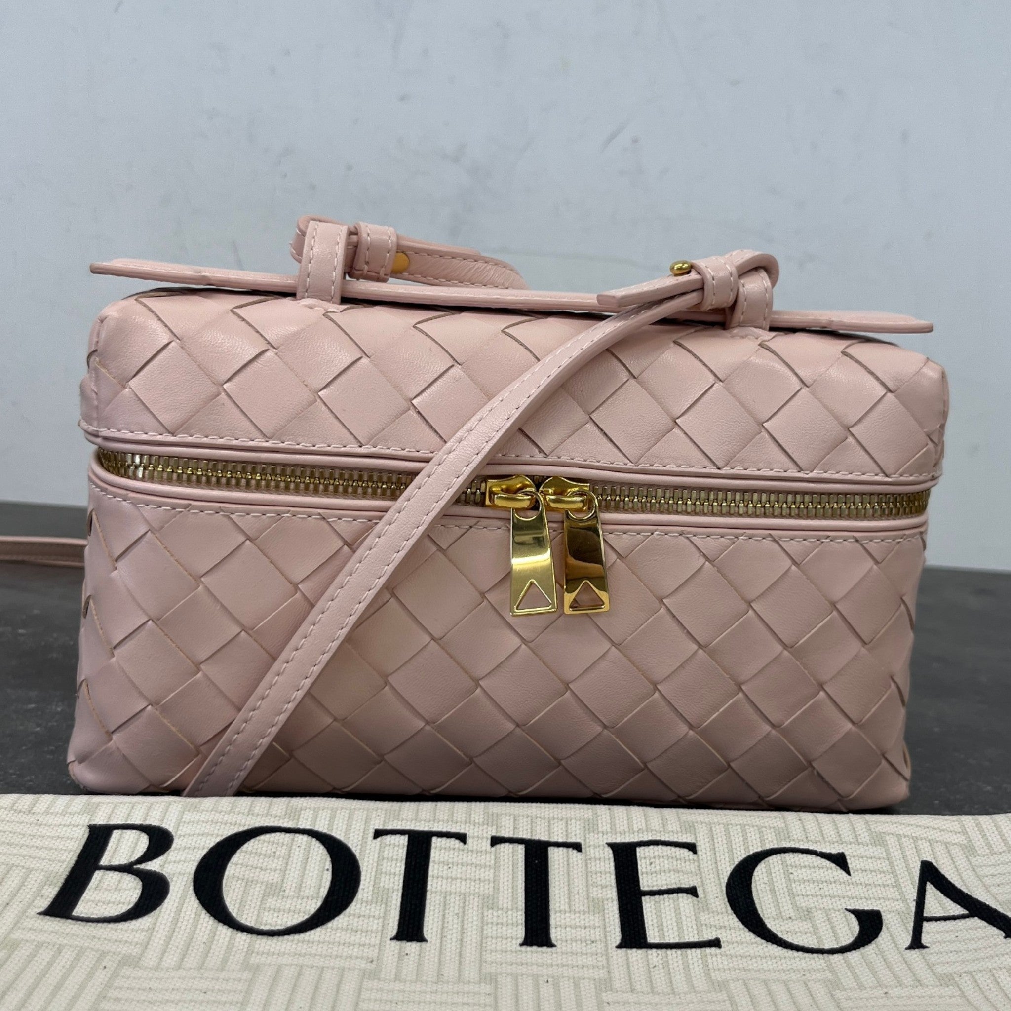 Women's Bang Bang Vanity Intrecciato Bag Pink