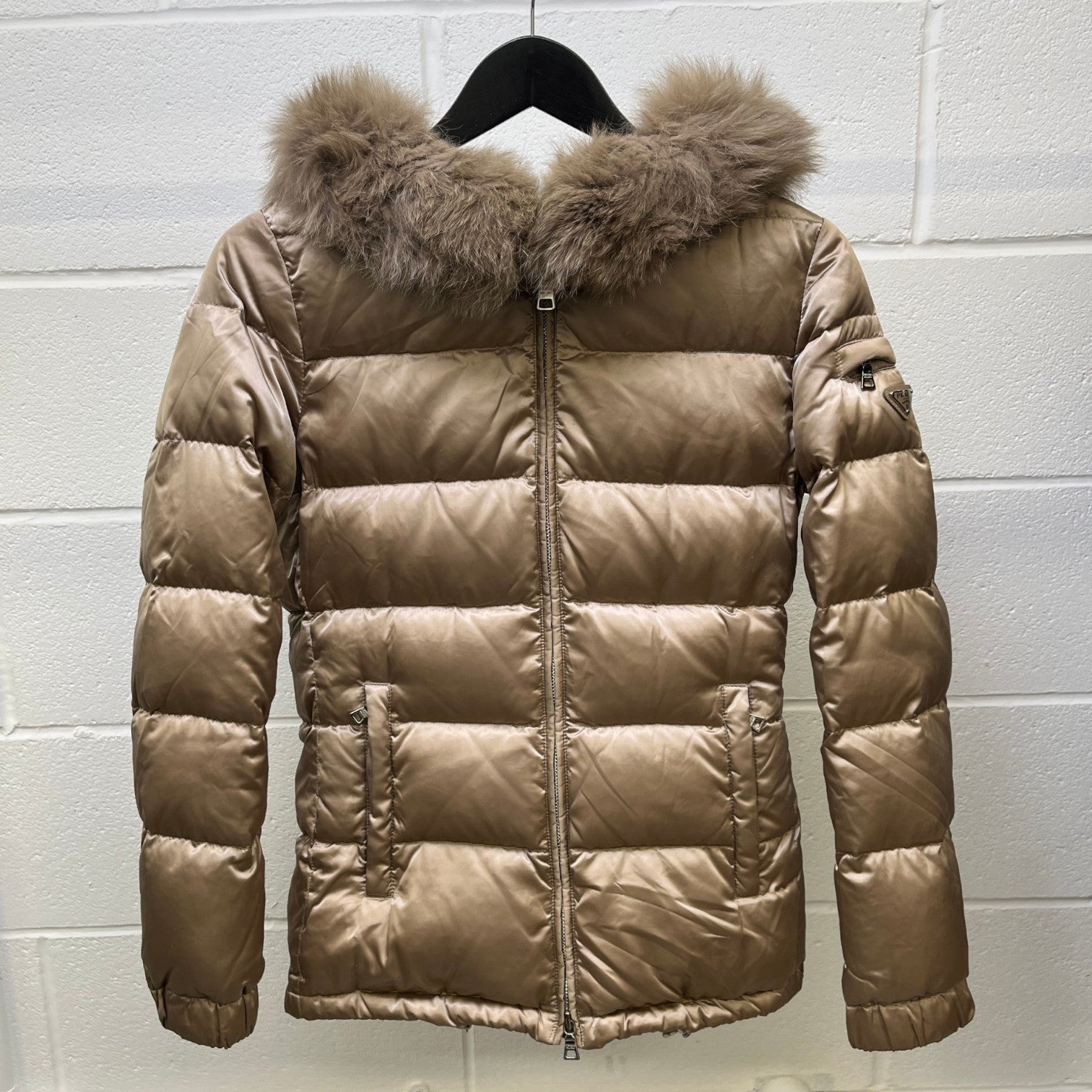 Women's Plaque Logo Down Jacket Gold Size IT 38 / UK 6