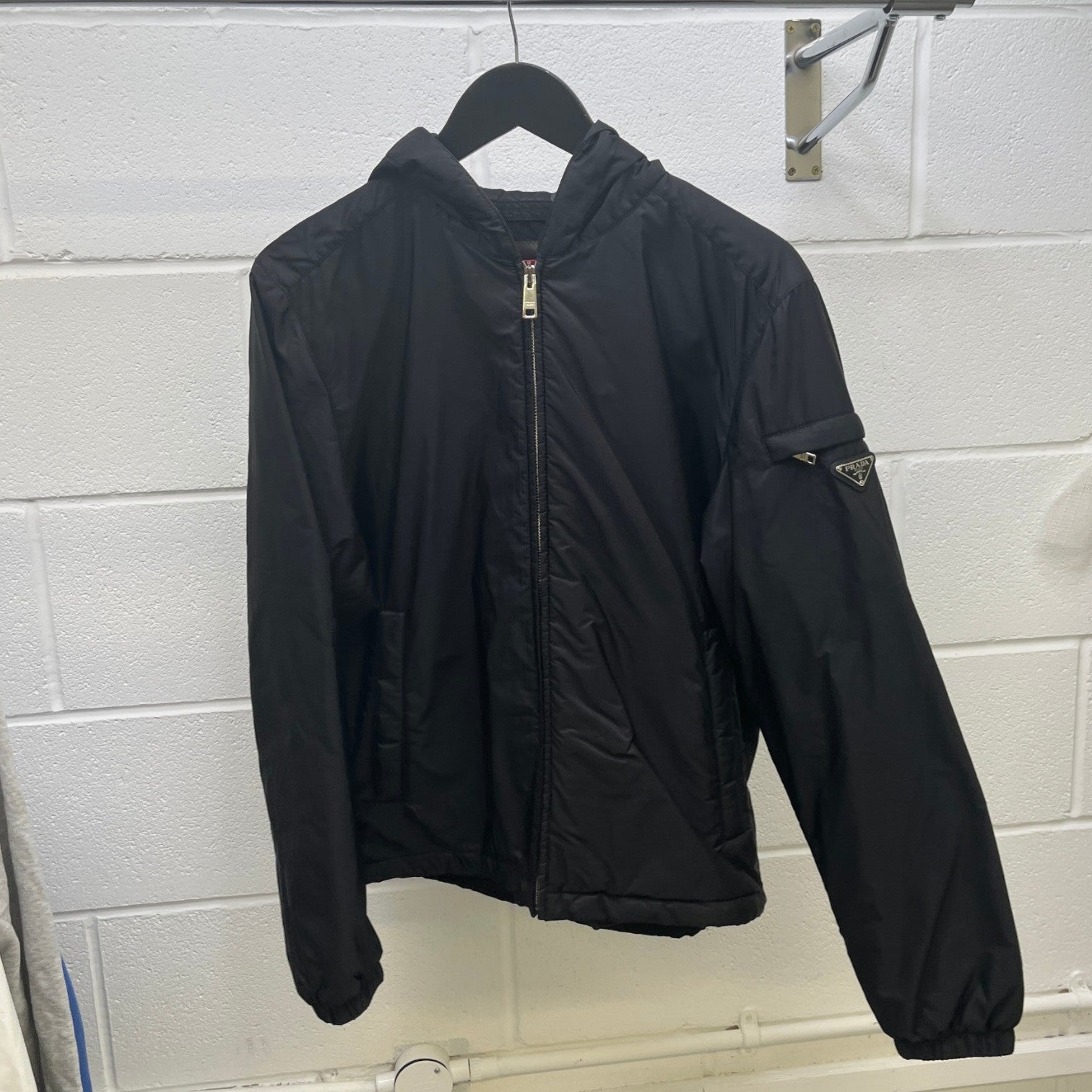 Men's Triangle Logo Plaque Down Jacket Black Size M