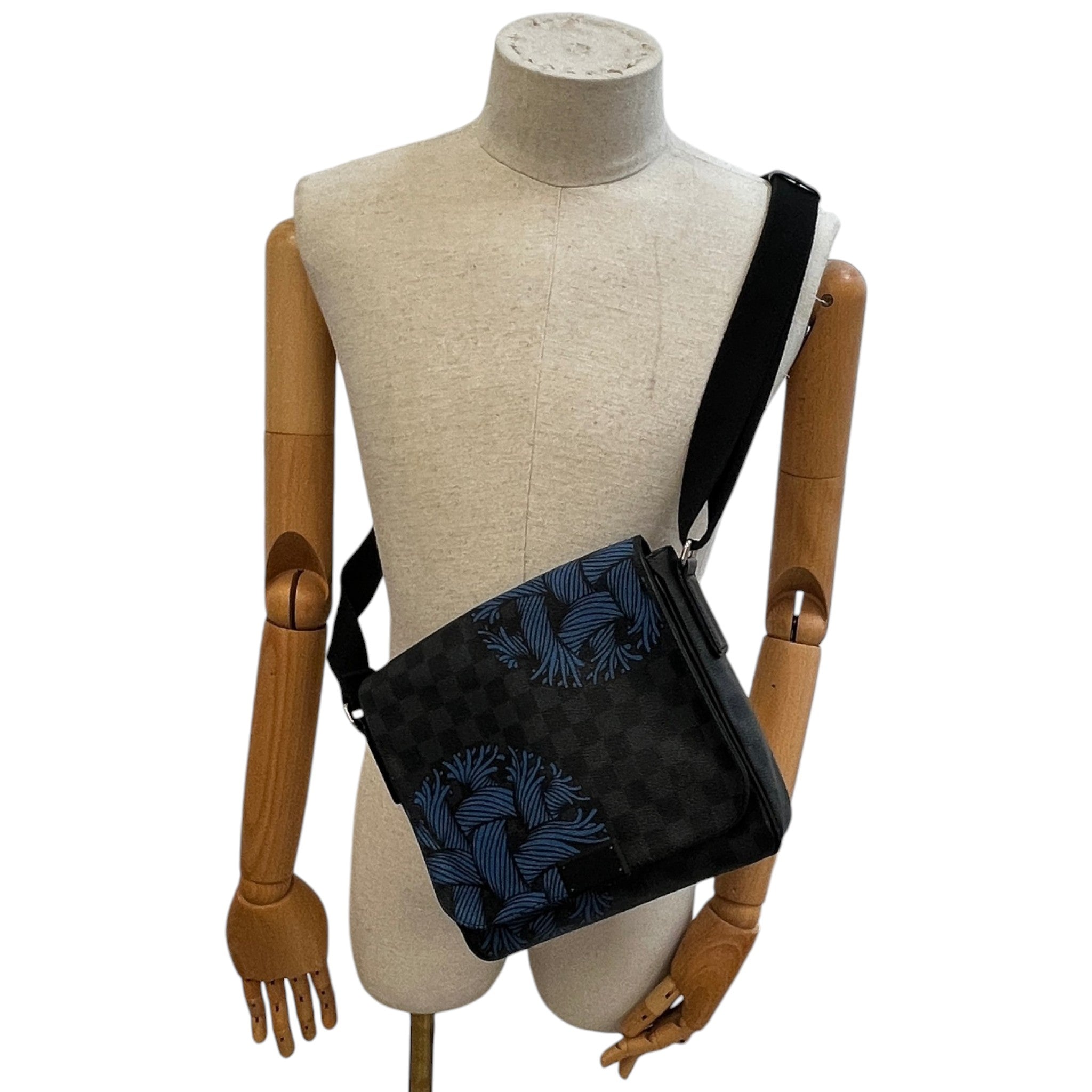 Men's Damier Graphite District Pm Christopher Nemeth Rope Messenger Bag Black