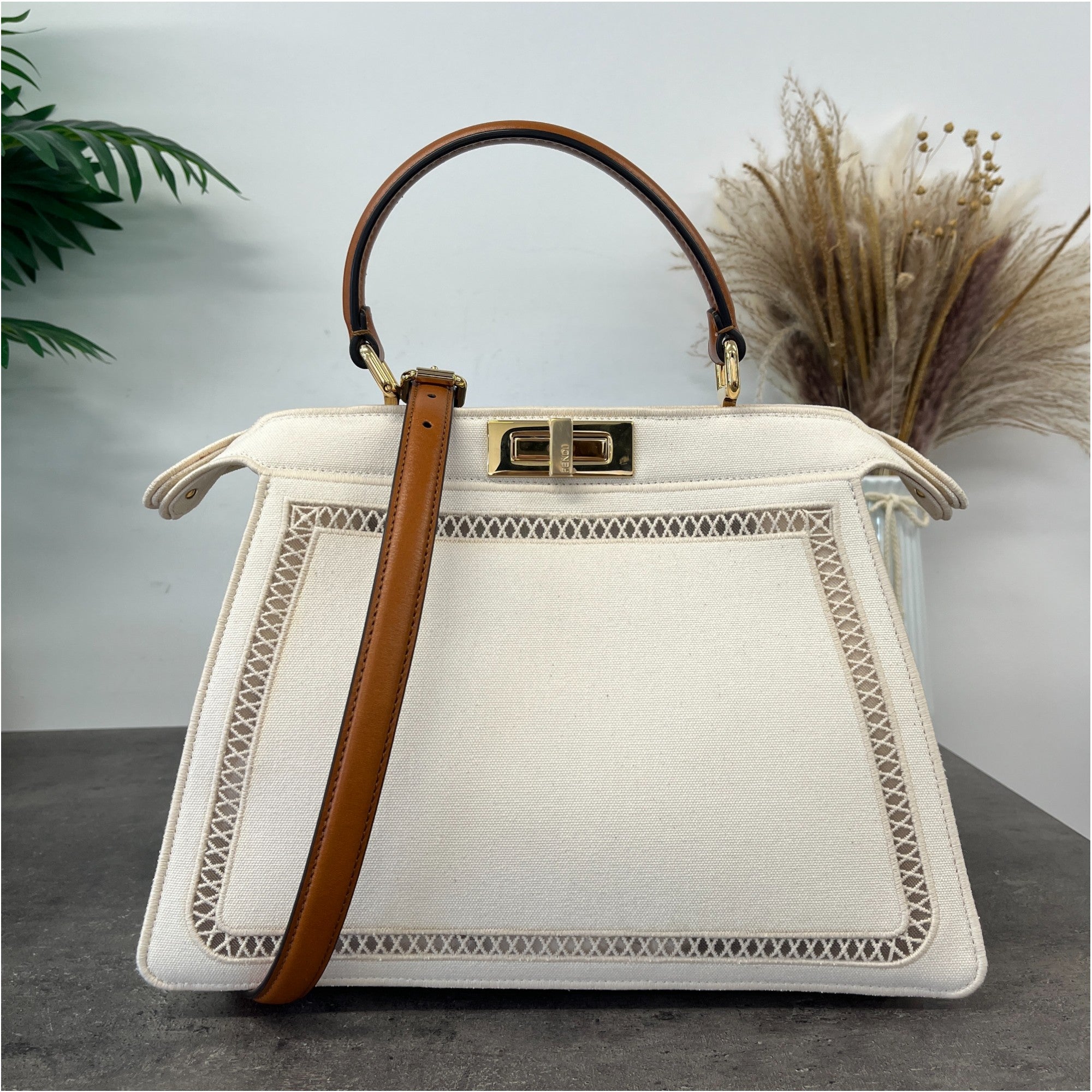 Women's Medium Peekaboo Handbag Cream