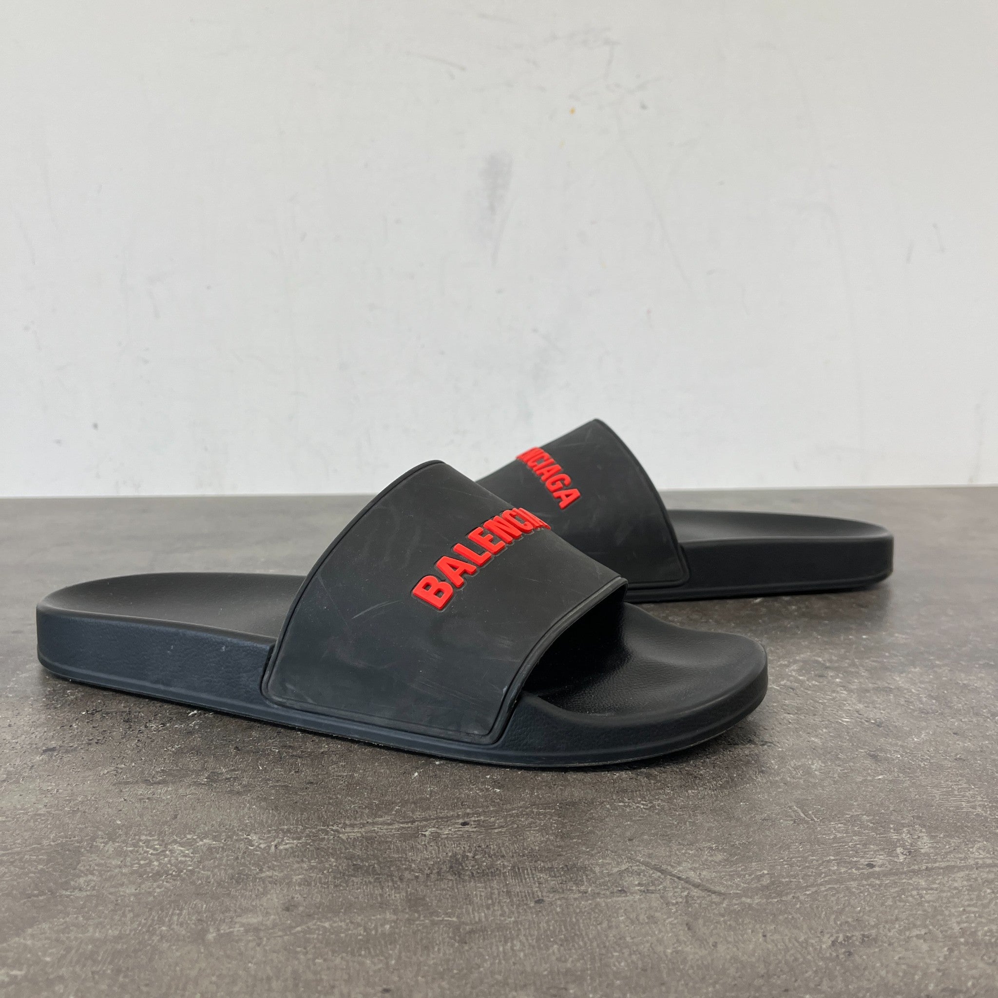 Men's Logo Embossed Slides Black Size EU 46 / UK 12