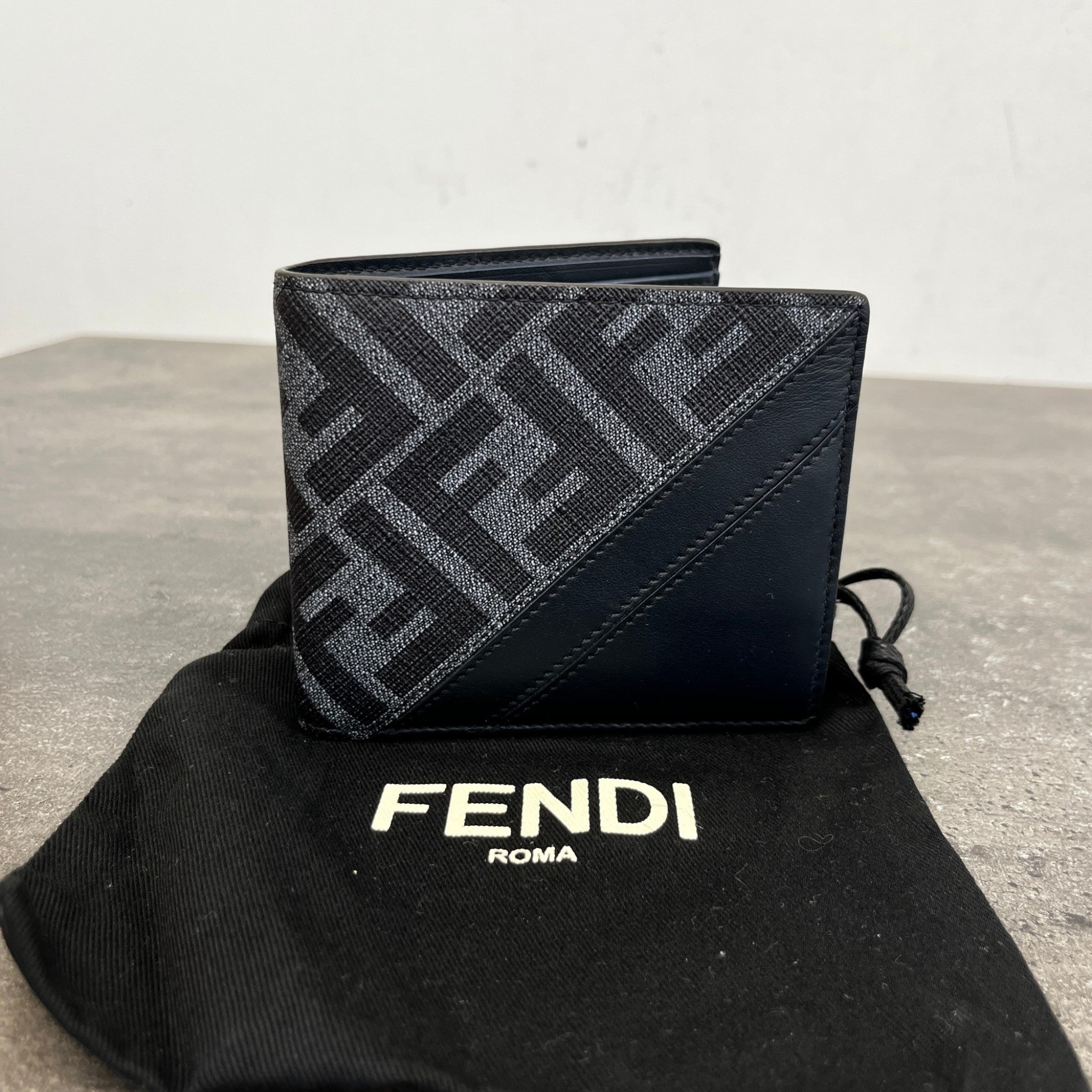 Men's Diagonal Bi Fold Wallet Grey