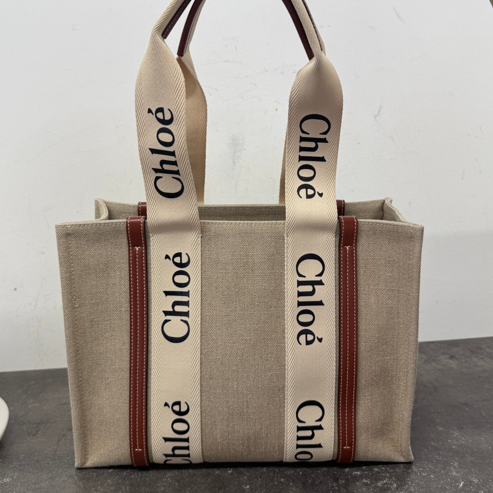 Women's Woody Medium Tote Handbag Beige