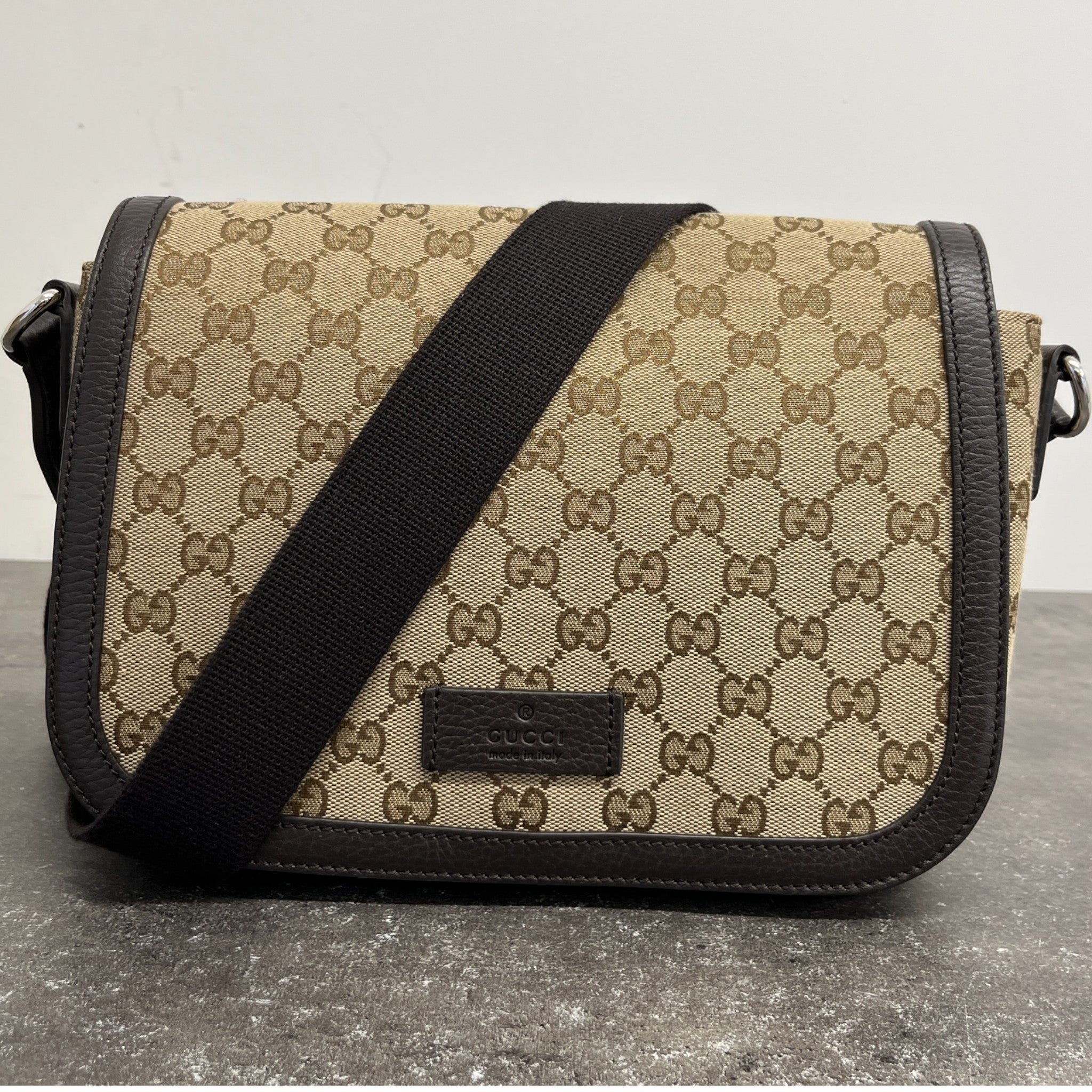 Women's Gg Supreme Messenger Bag Beige