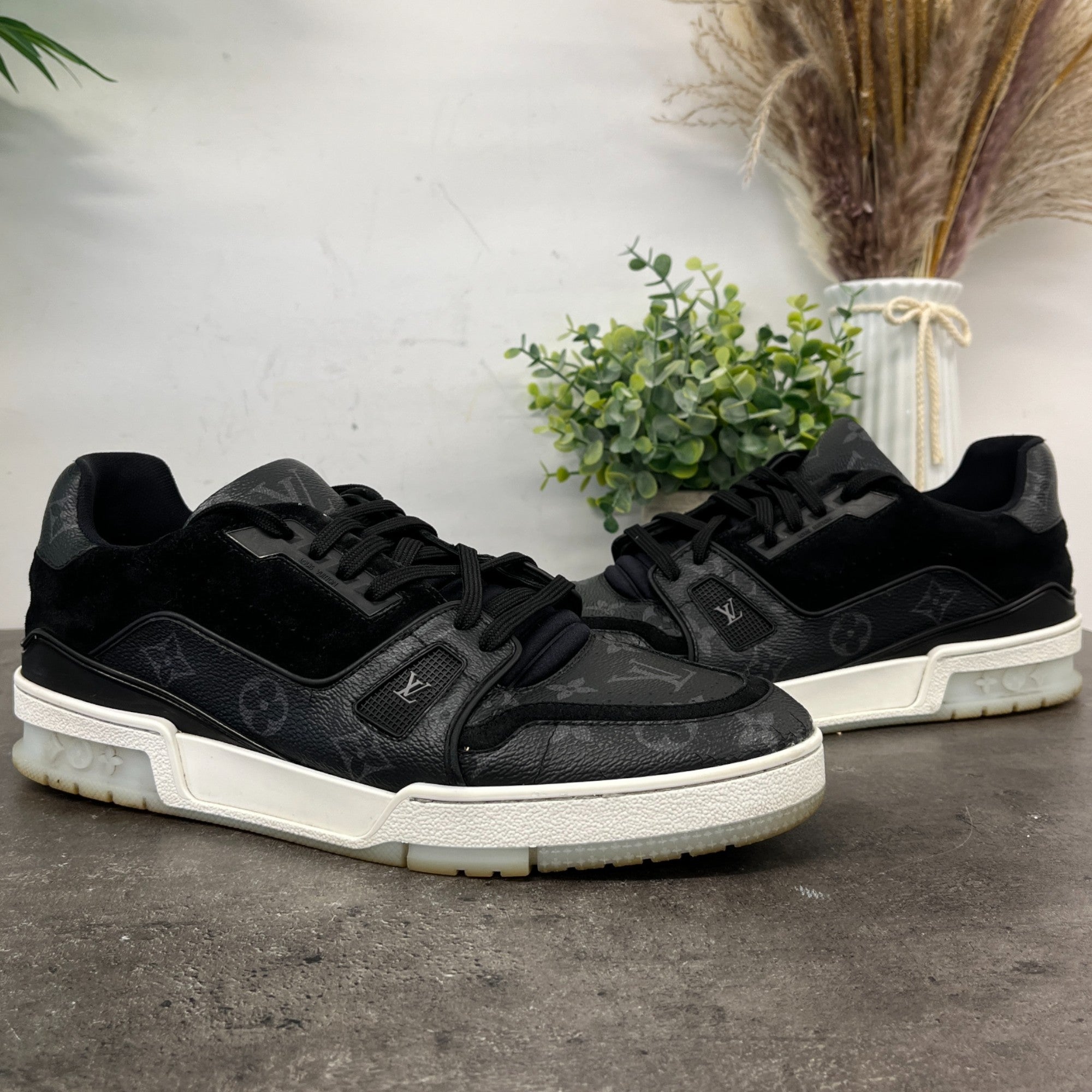 Men's Lv Monogram Logo Print Low Trainers Black Size EU 42 / UK 8