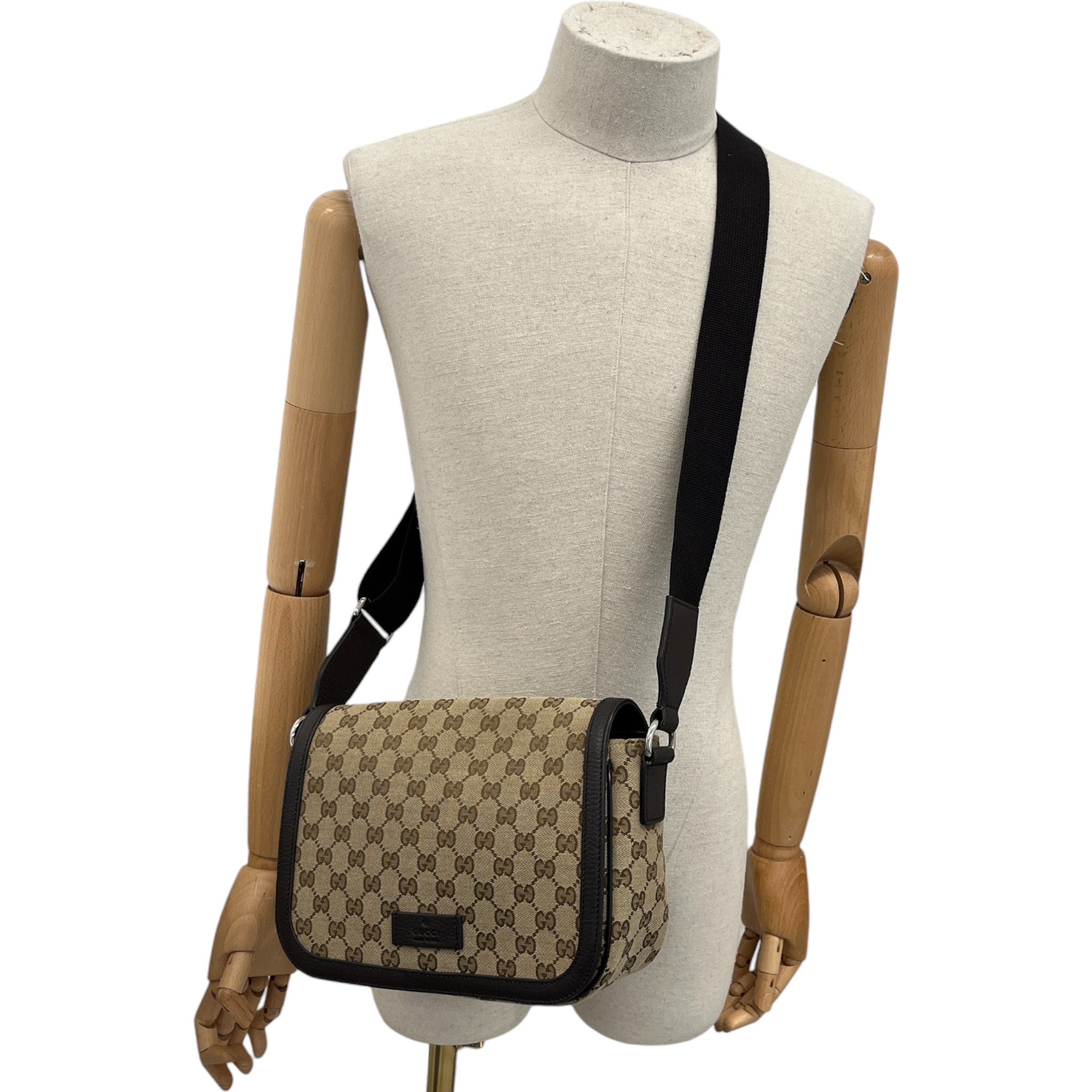 Women's Gg Supreme Messenger Bag Beige