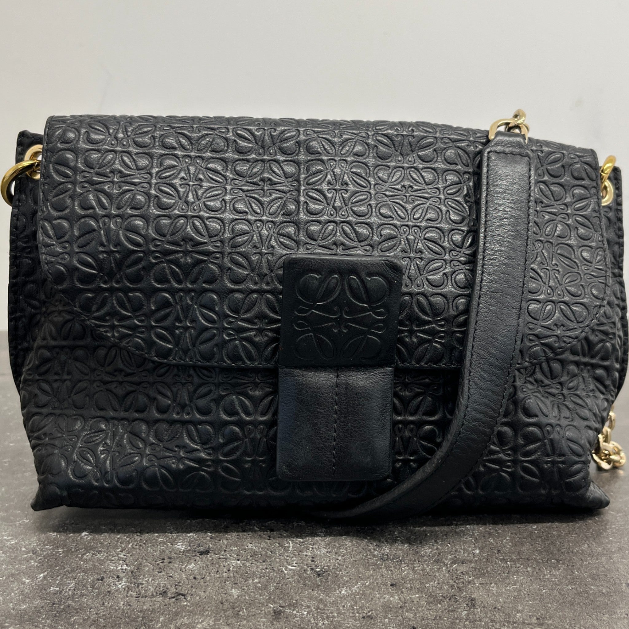 Women's Repeat Anagram Avenue Bag Black