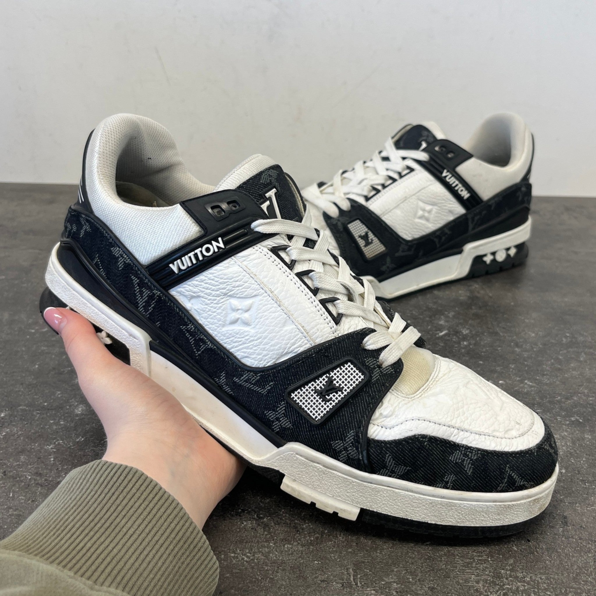 Men's Lv Low Trainers White Size EU 43 / UK 9