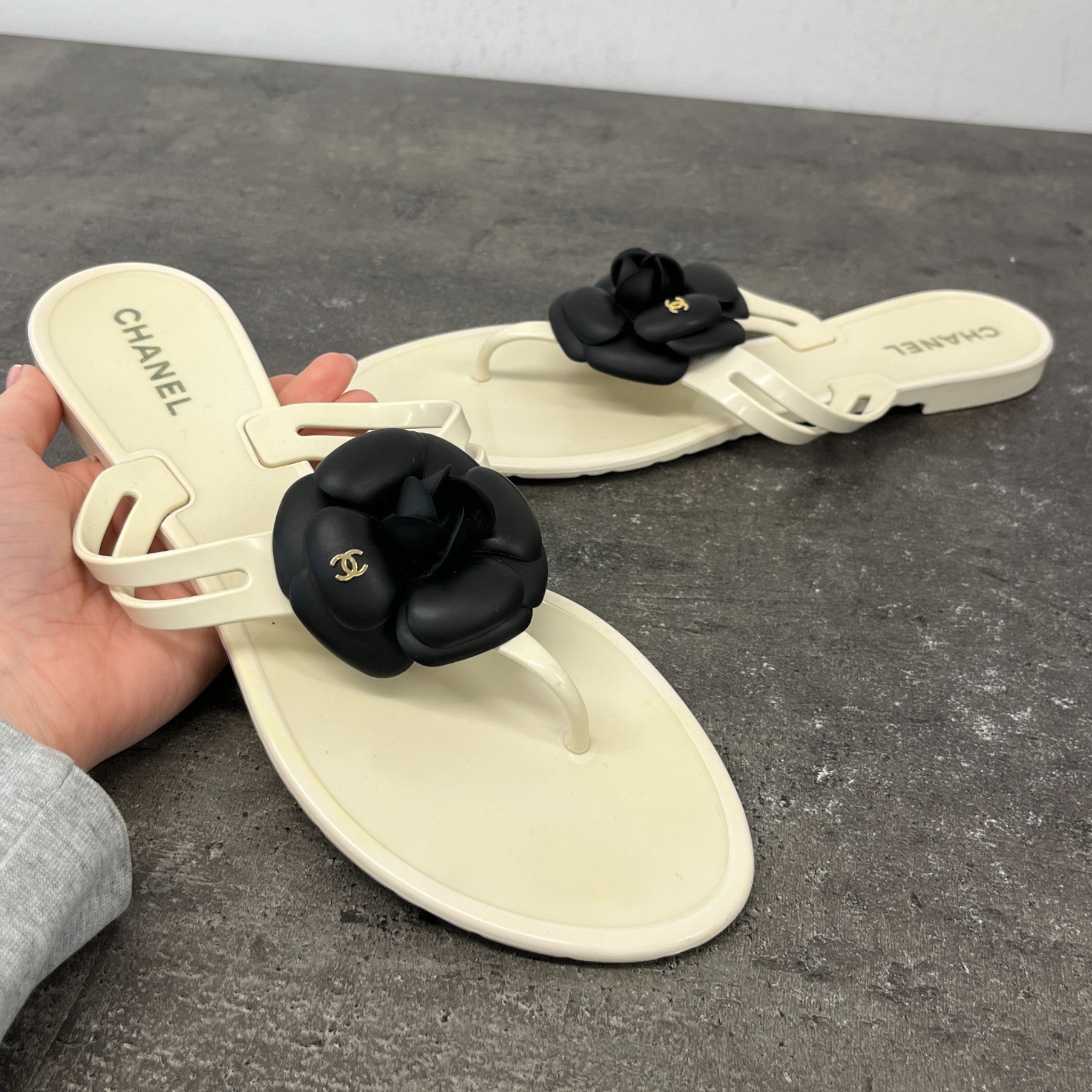 Women's Camellia Thong Sandals Cream Size EU 41 / UK 8