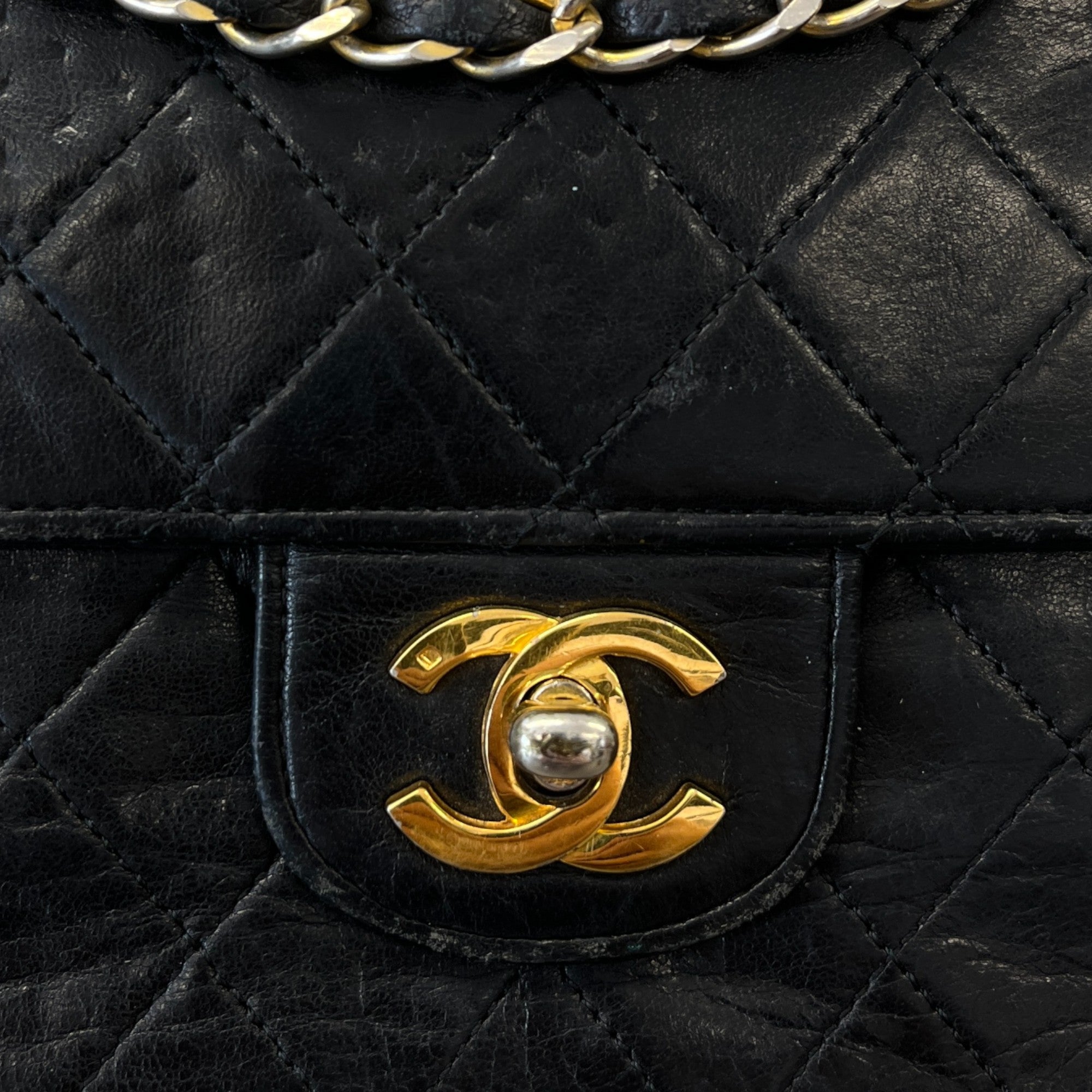 Women's Small Classic Flap Handbag Black