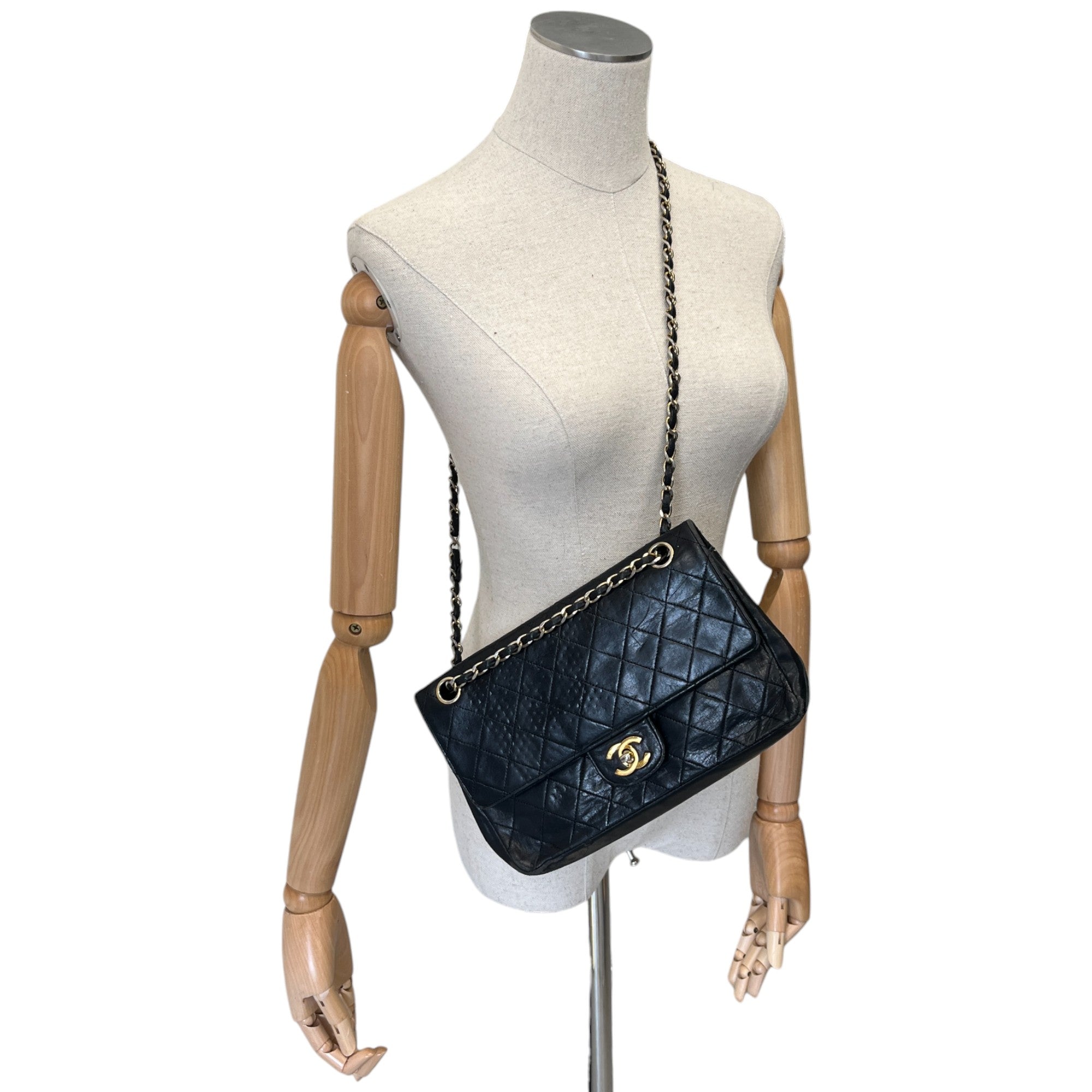 Women's Small Classic Flap Handbag Black