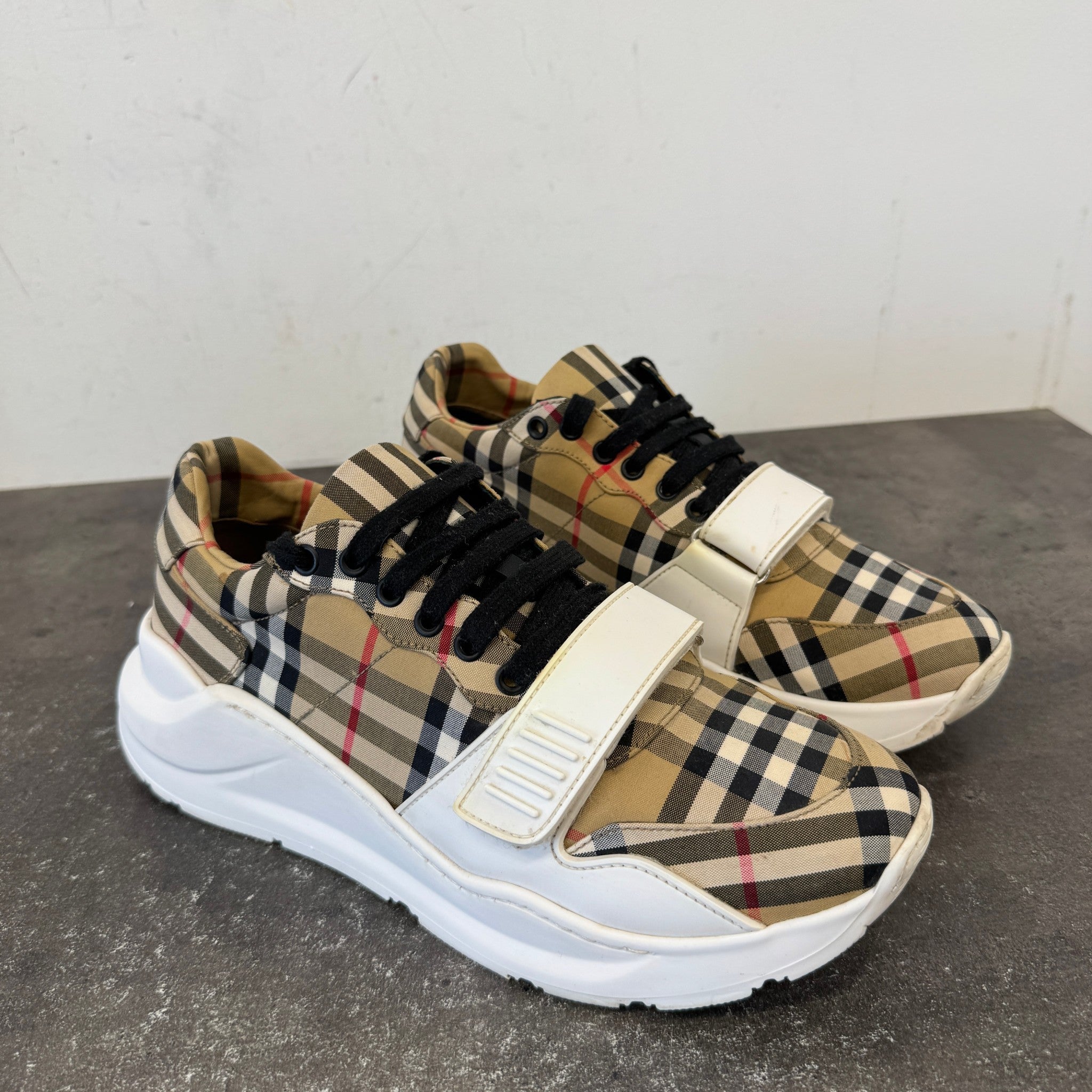 Men's Regis Low Trainers Beige Size EU 41 / UK 7