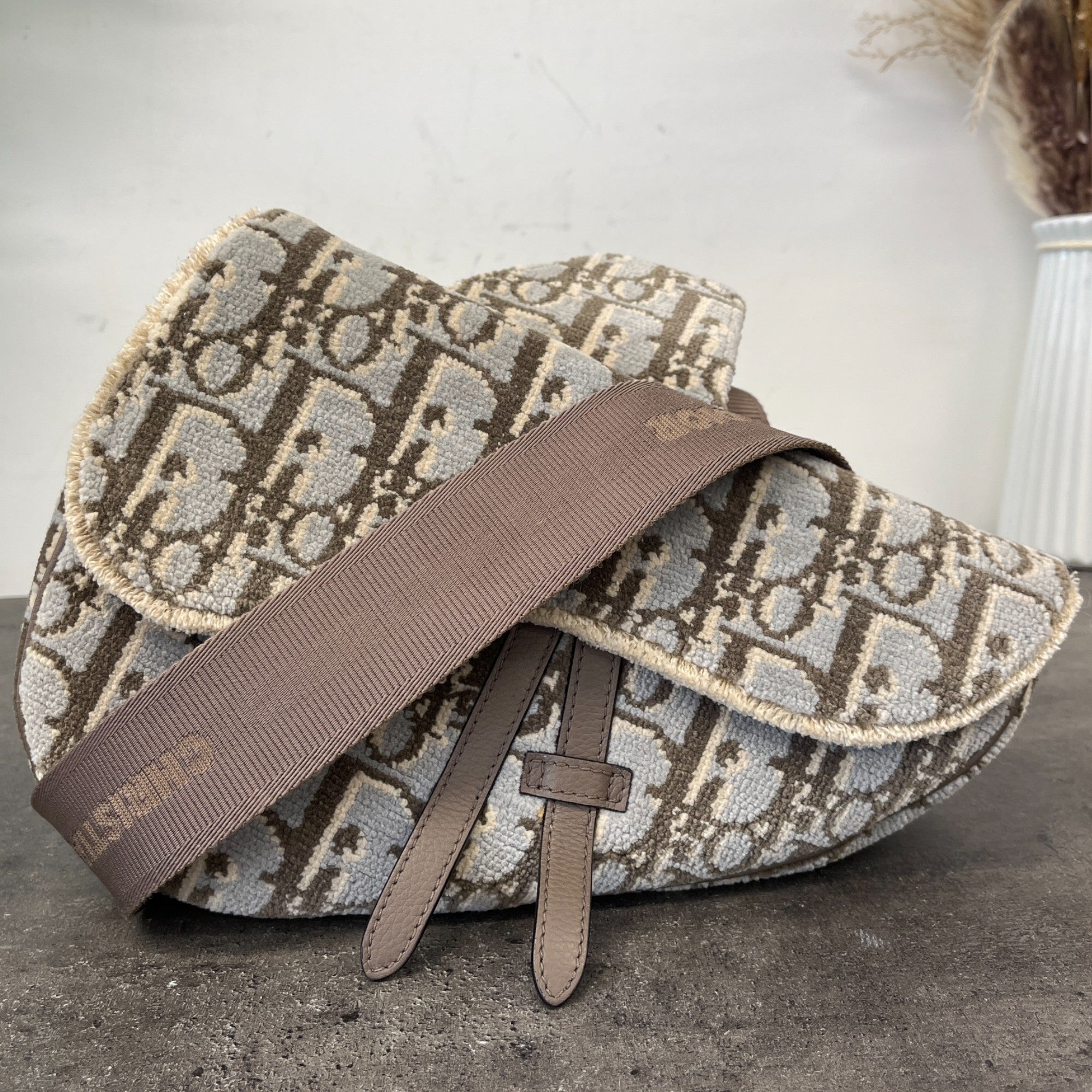 Men's Oblique Saddle Bag Grey