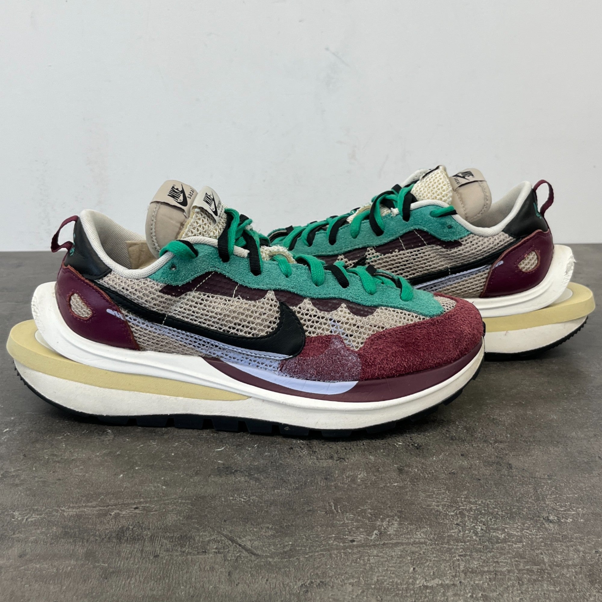 Men's X Sacai Vaporwaffle Low Trainers Burgundy Size EU 43.5 / UK 9.5