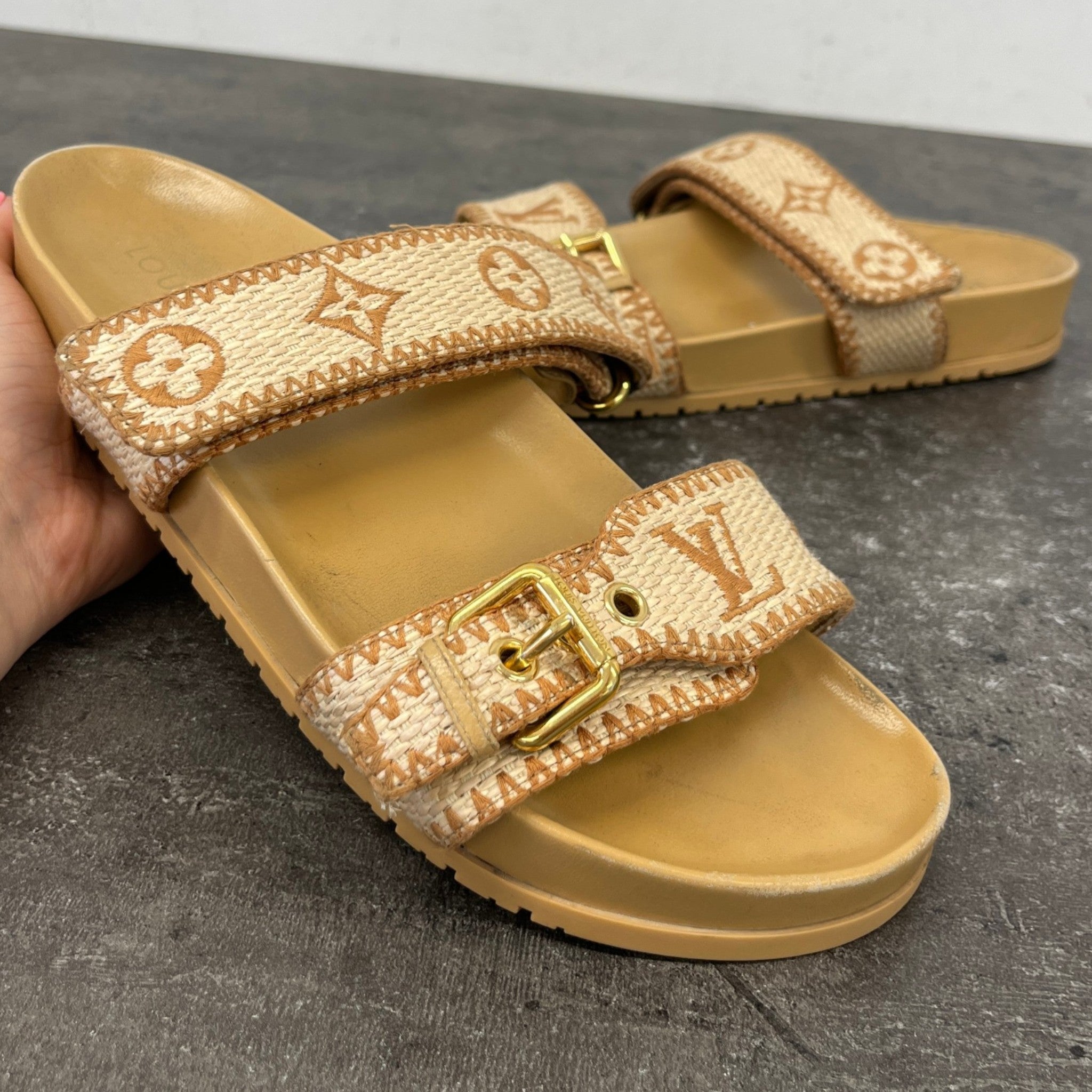Women's Bom Dia Flat Comfort Mules Sandals Beige Size EU 40 / UK 7