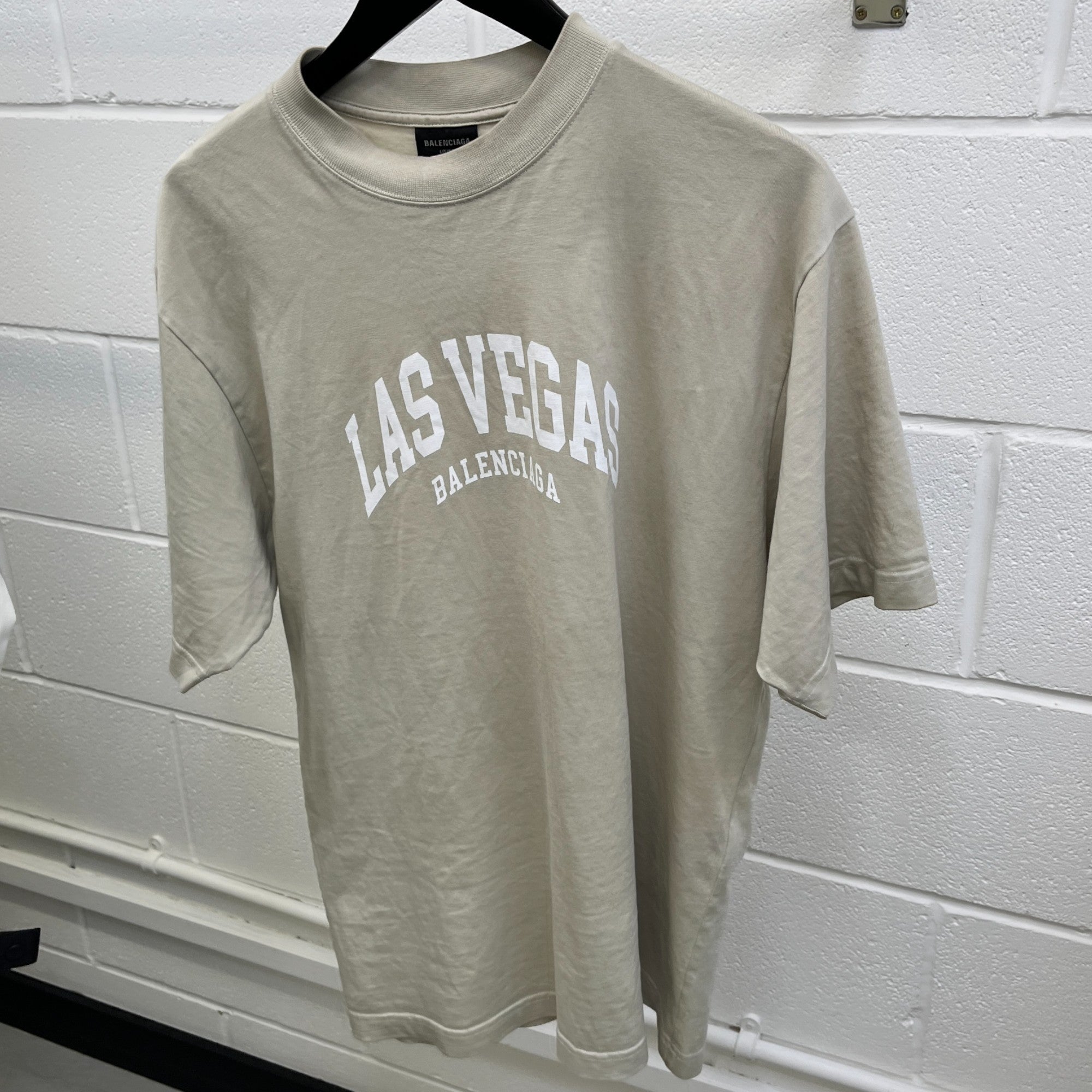 Men's Las Vegas Logo Print T-Shirt Beige Size XXS