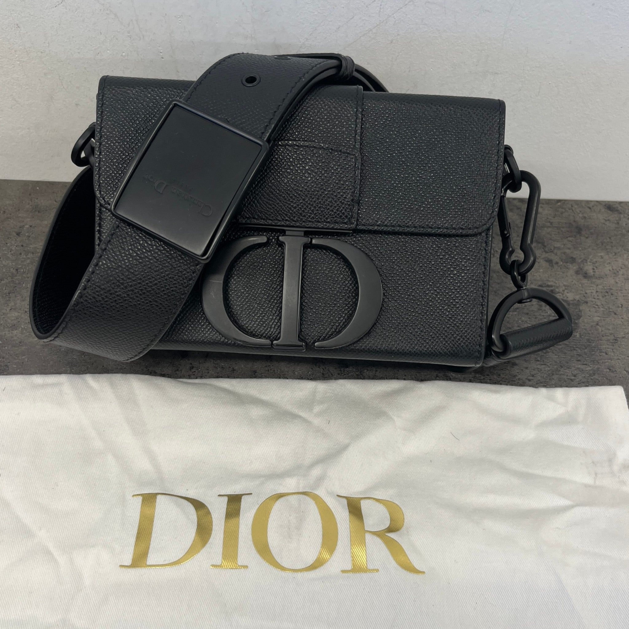 Women's 30 Montaigne Box Handbag Black
