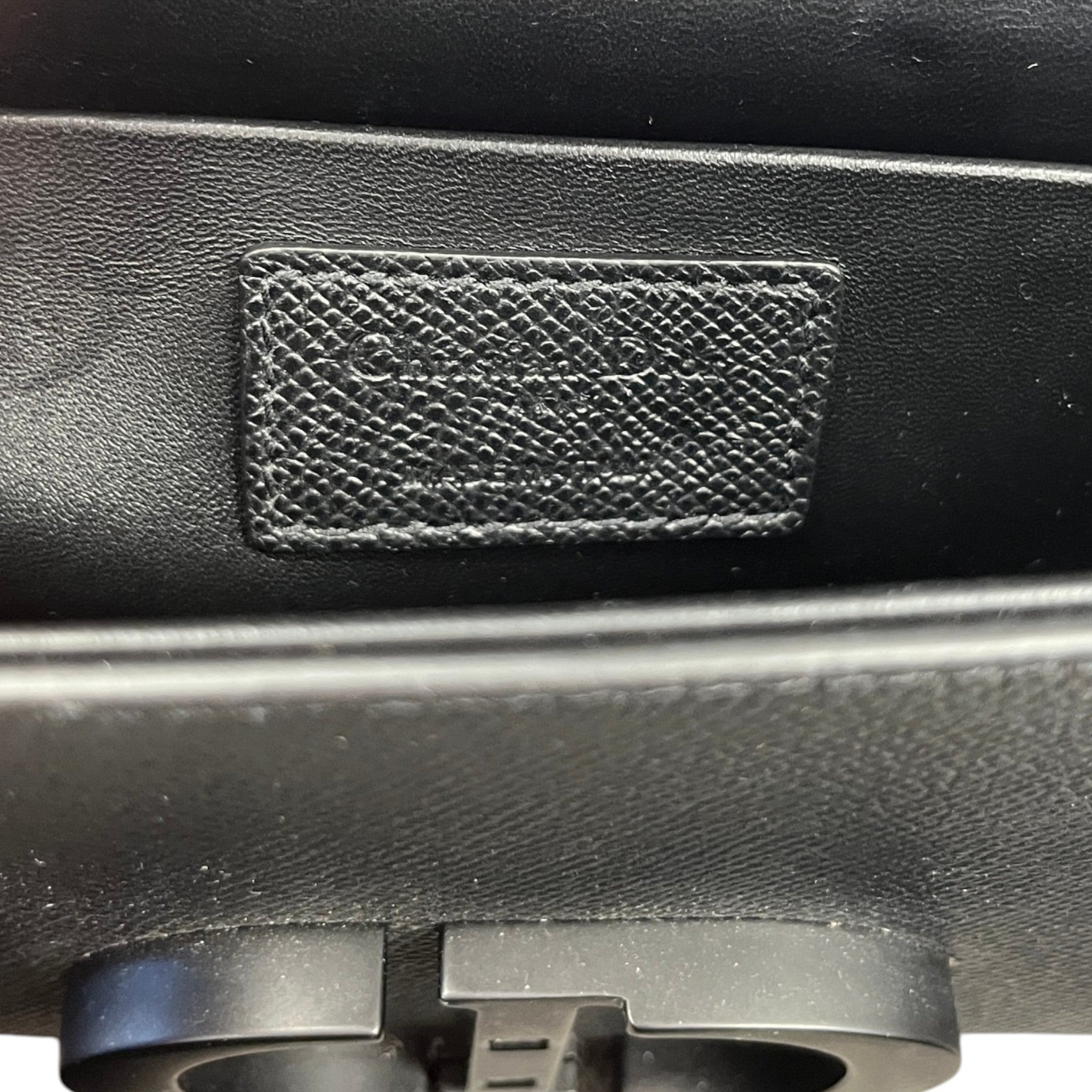 Women's 30 Montaigne Box Handbag Black