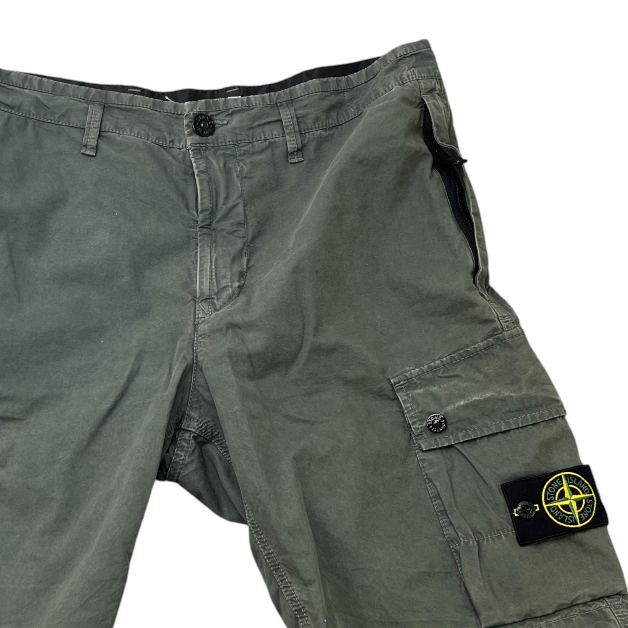 Men's Applique Logo Shorts Khaki Size Waist 34"