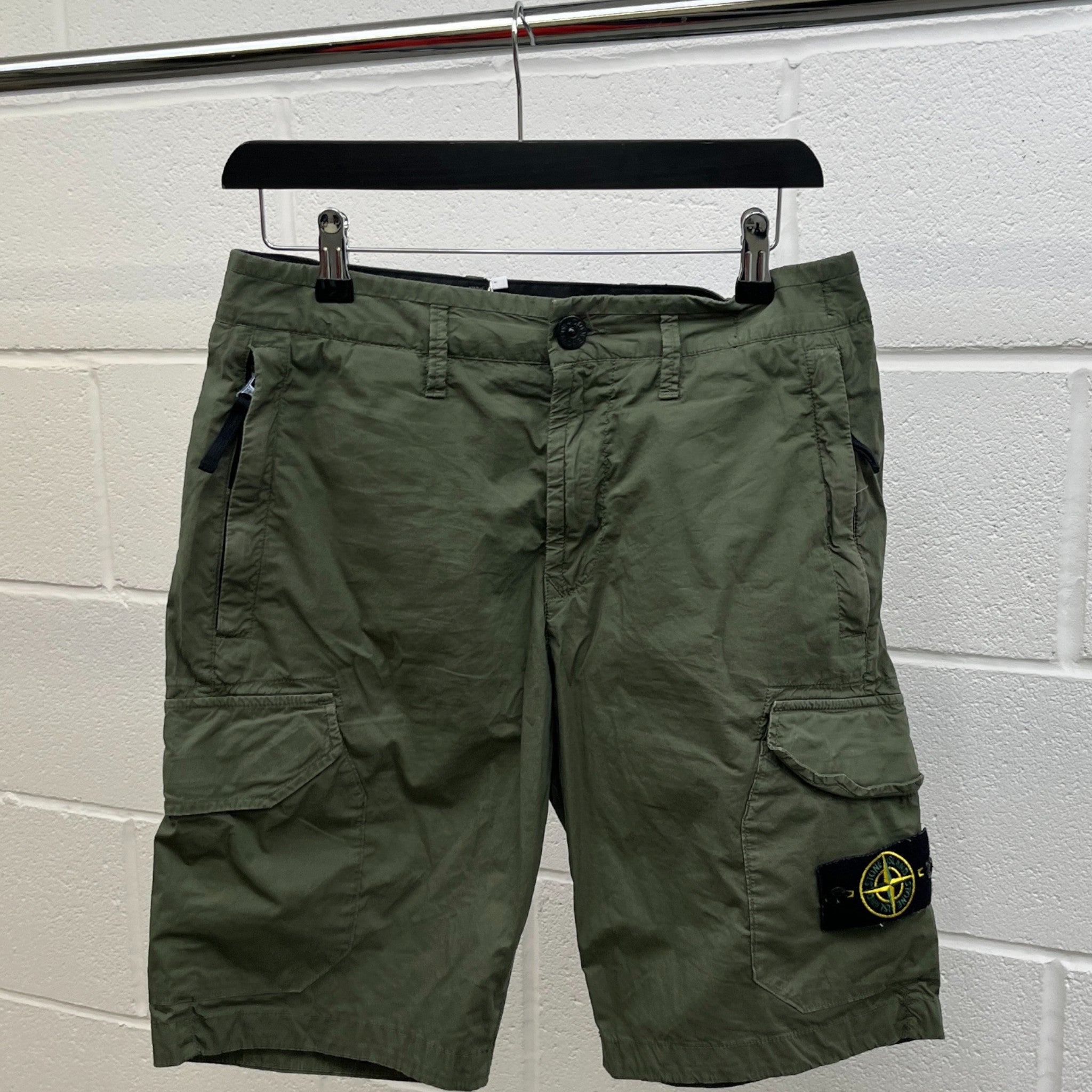 Men's Applique Logo Shorts Khaki Size Waist 28"