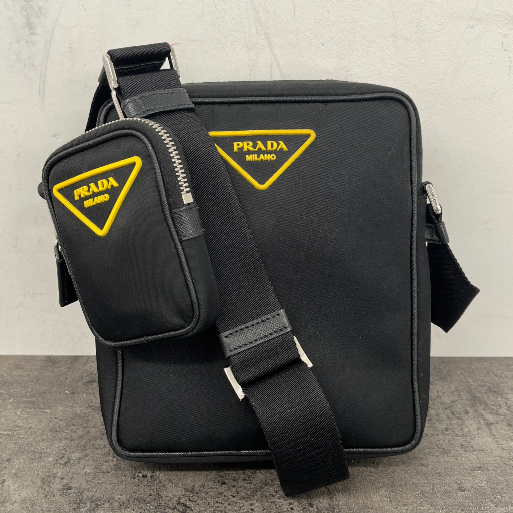 Men's Nylon Logo Messenger Bag Black