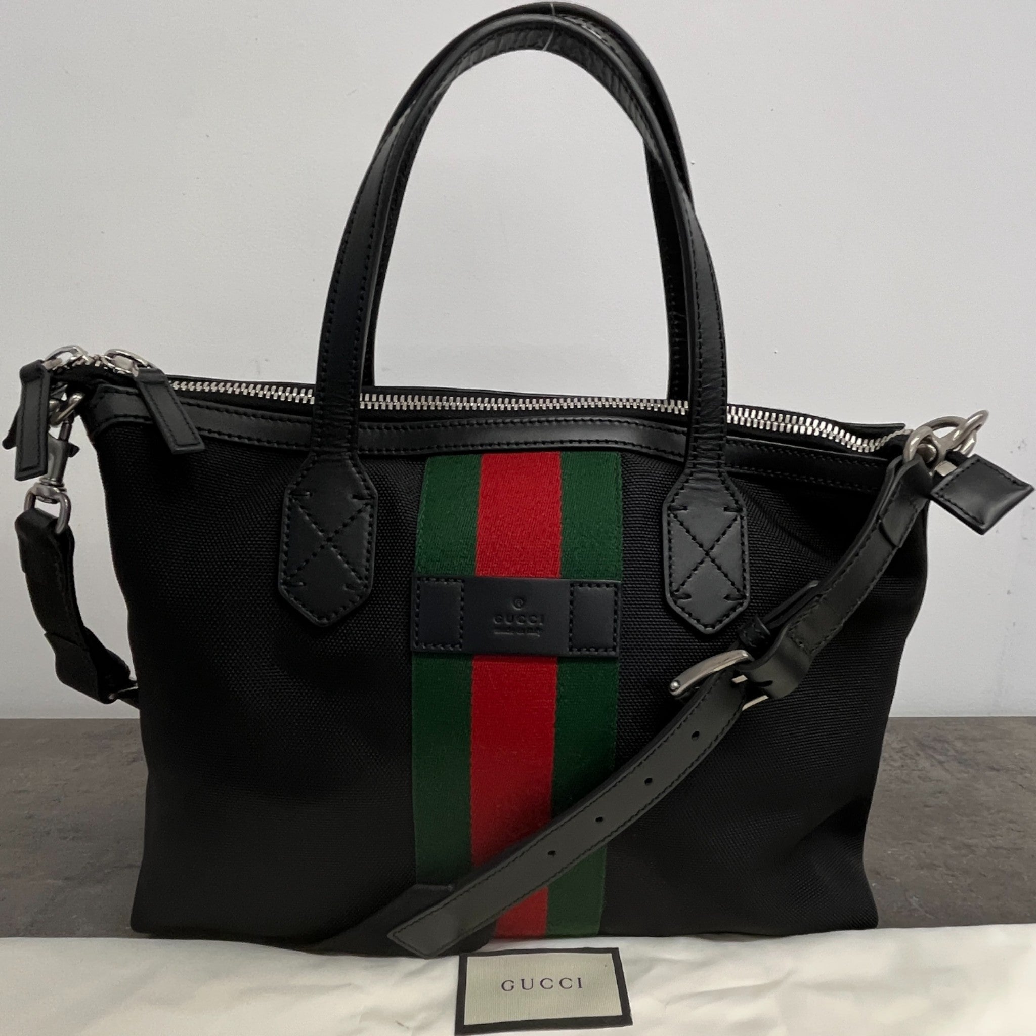 Women's Gg Canvas Abbey Pocket Handbag Black