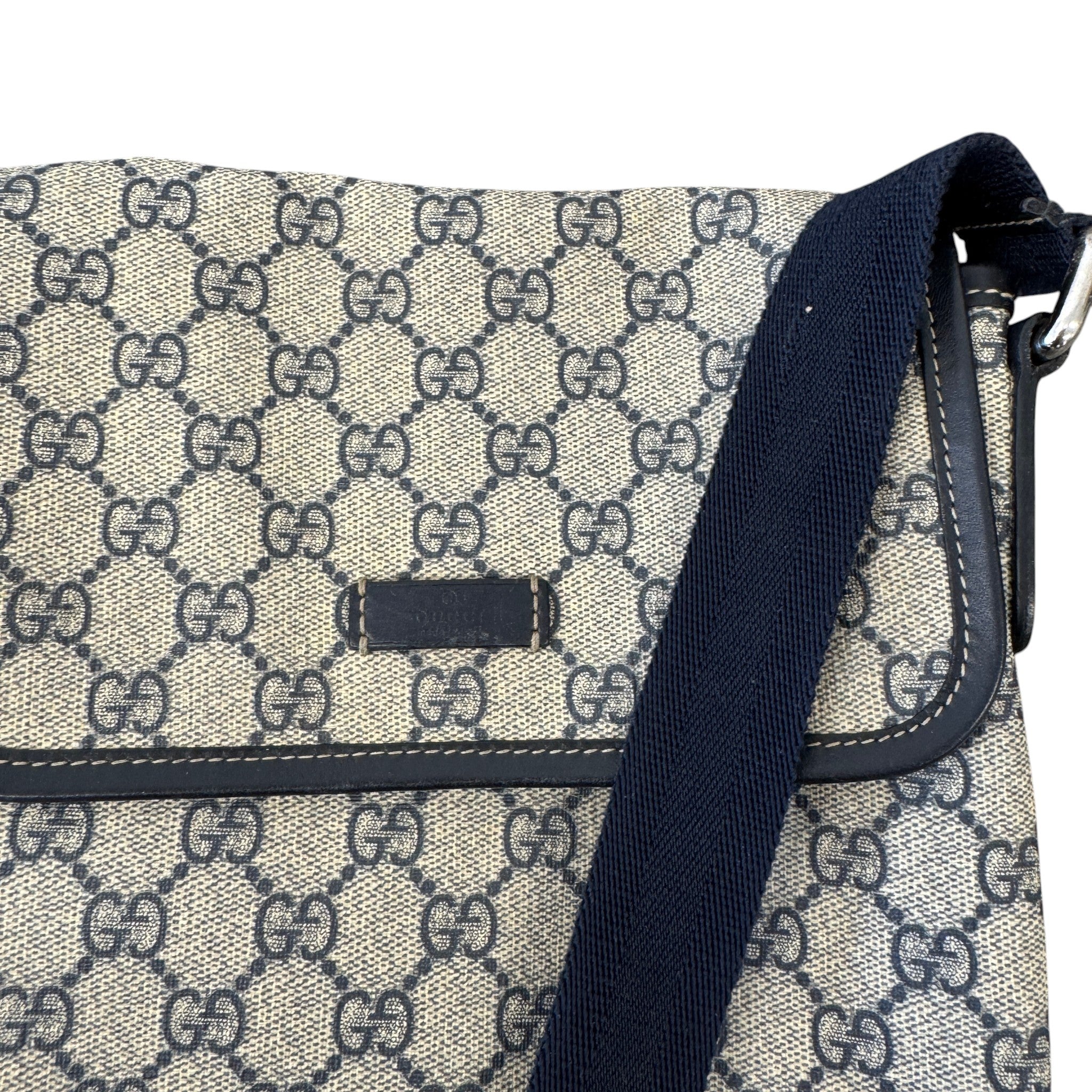 Women's Gg Supreme Messenger Bag Beige