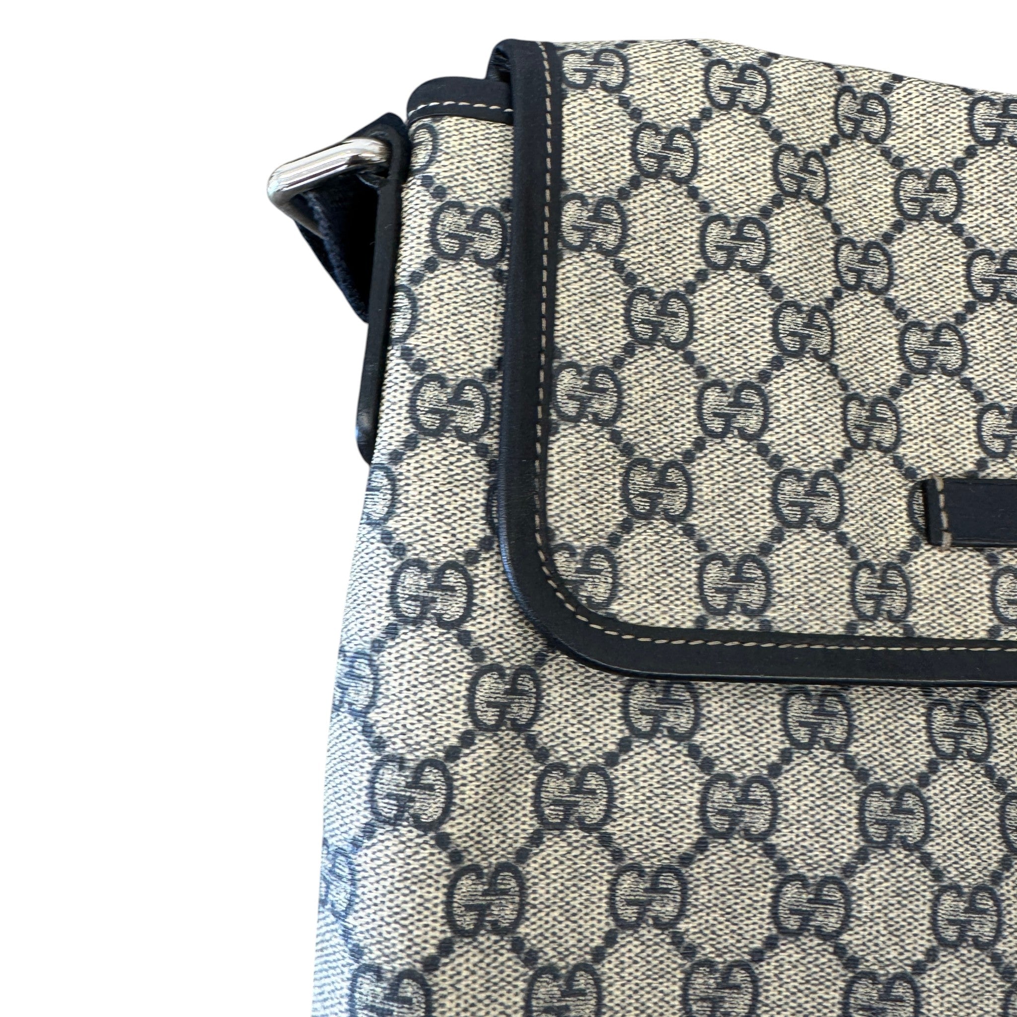 Women's Gg Supreme Messenger Bag Beige