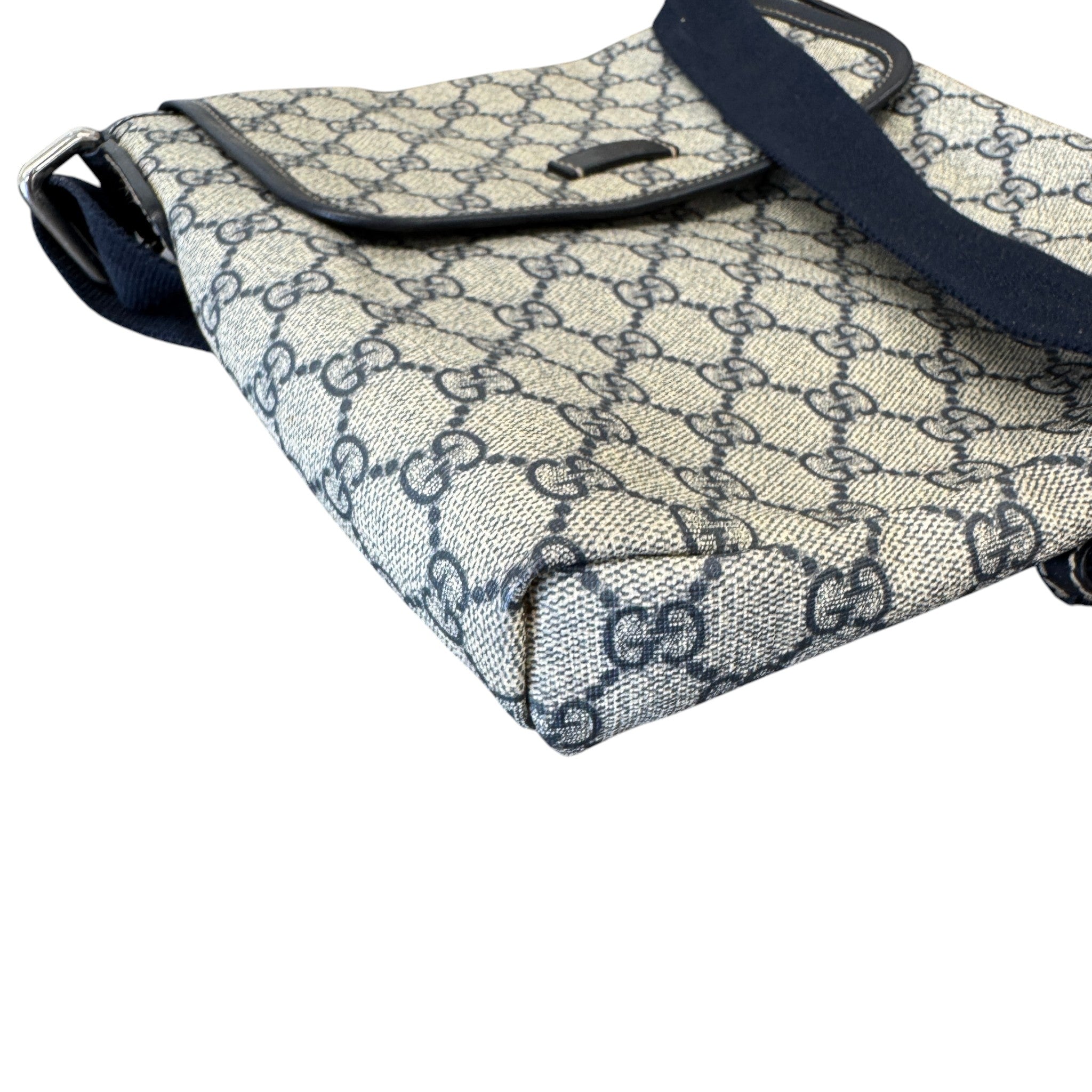 Women's Gg Supreme Messenger Bag Beige