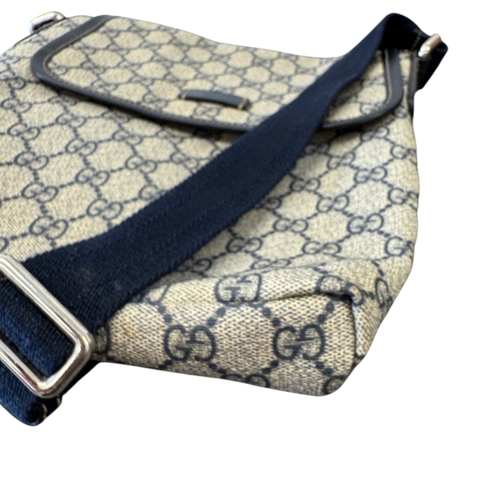 Women's Gg Supreme Messenger Bag Beige