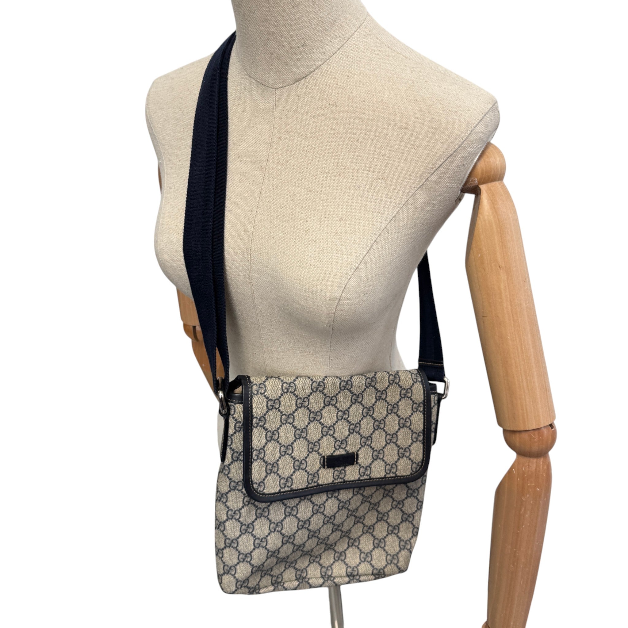 Women's Gg Supreme Messenger Bag Beige
