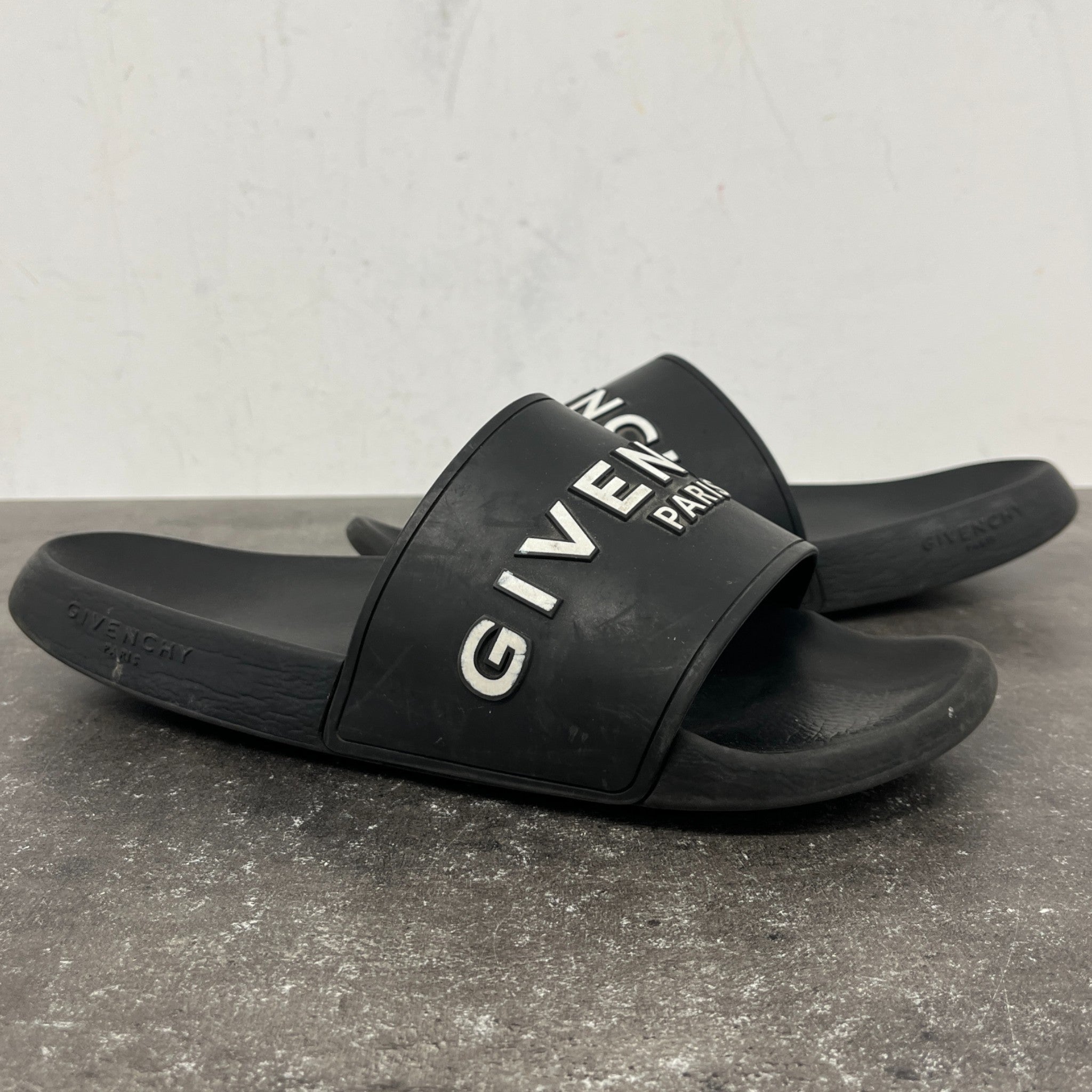 Men's Embossed Logo Slides Black Size EU 46 / UK 12
