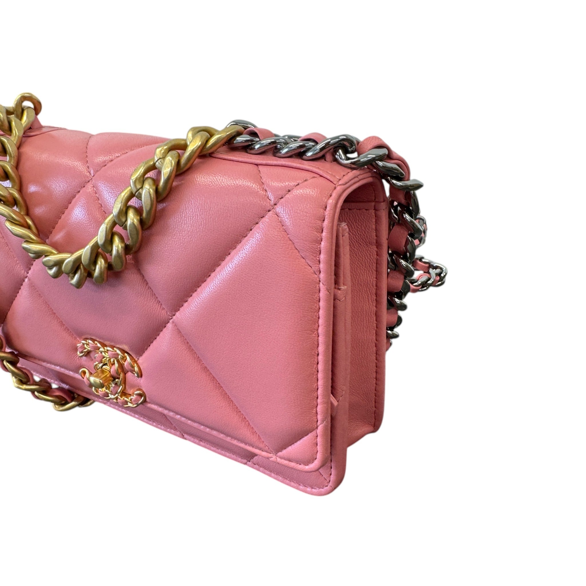 Women's 19 Wallet On Chain Woc Lambskin Bag Pink