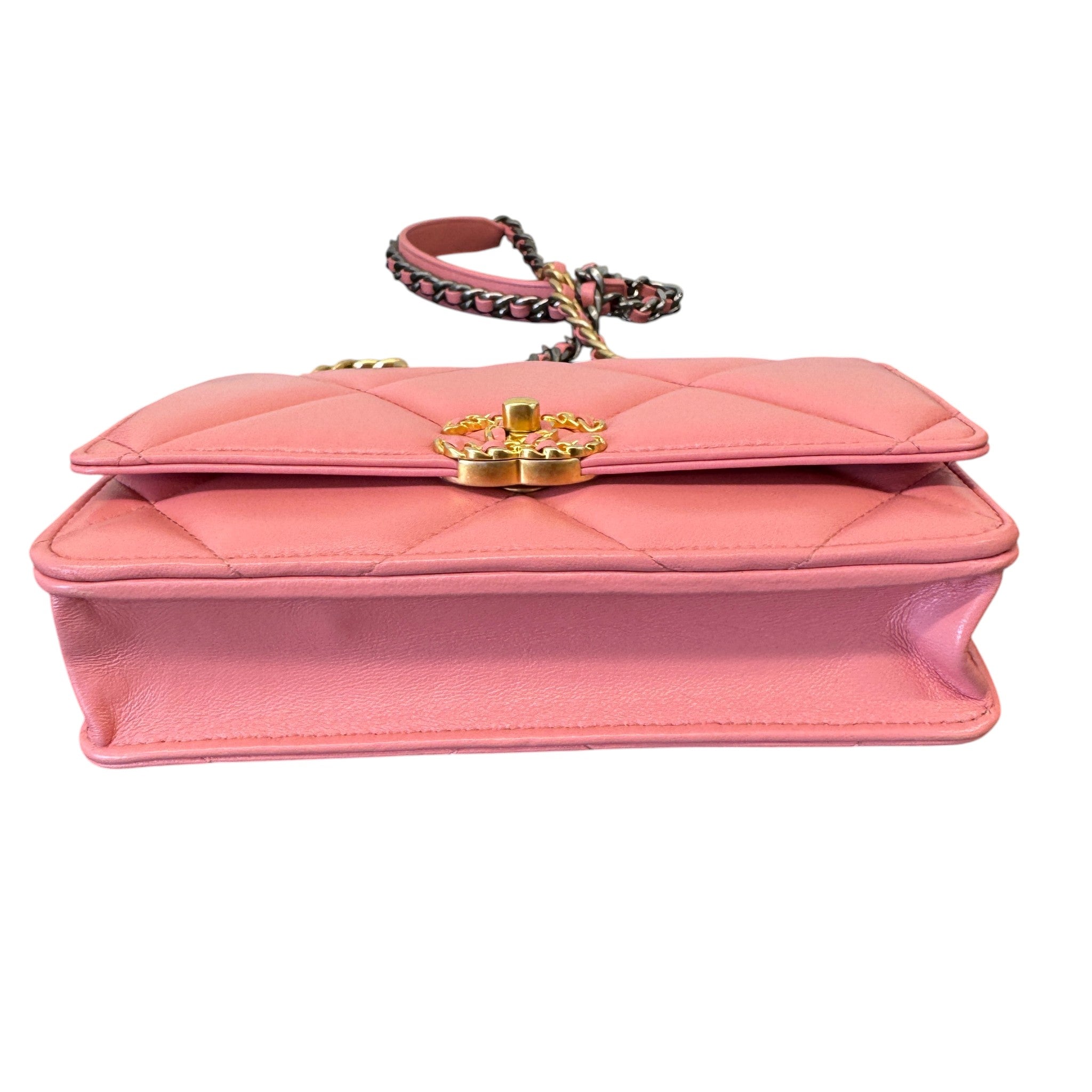 Women's 19 Wallet On Chain Woc Lambskin Bag Pink