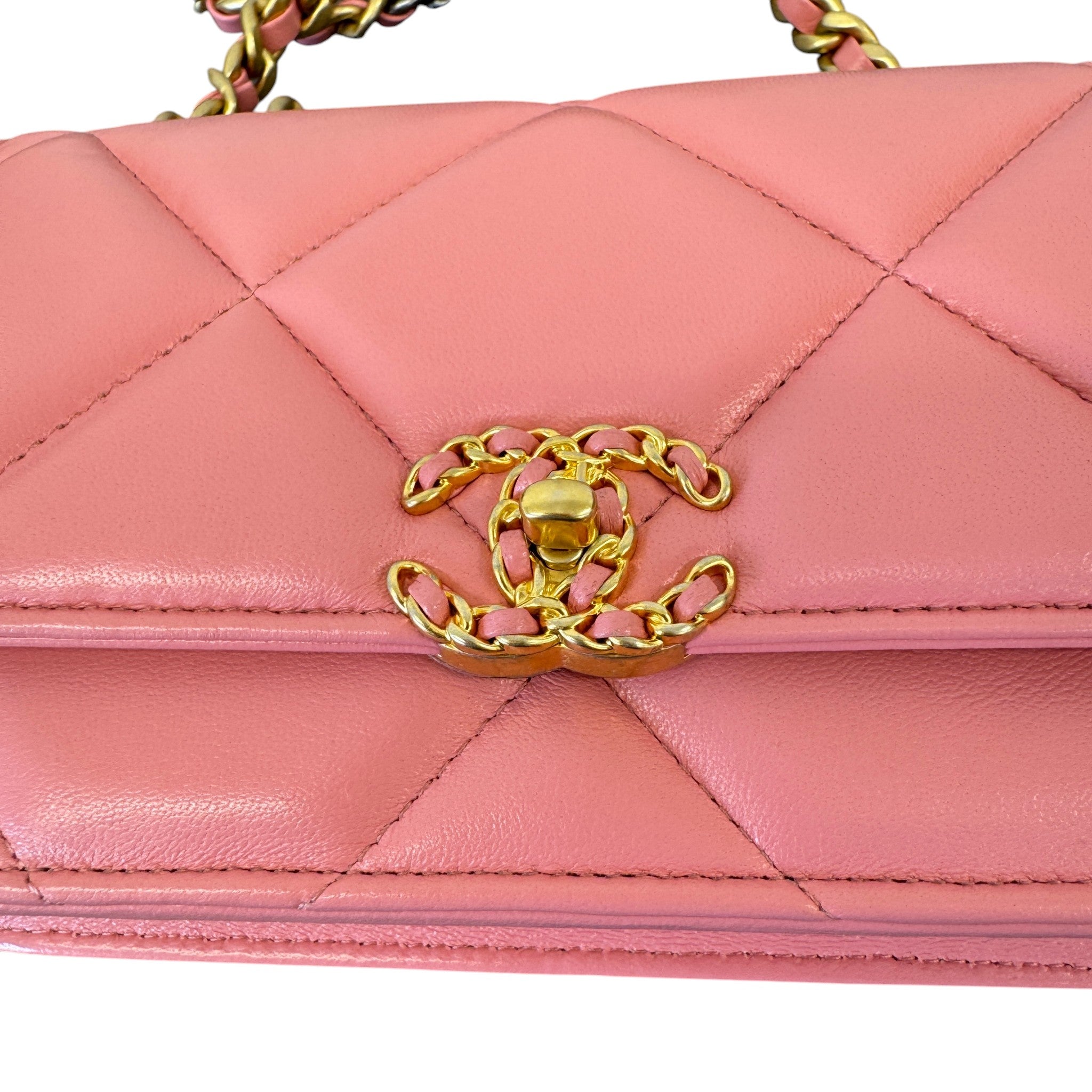 Women's 19 Wallet On Chain Woc Lambskin Bag Pink