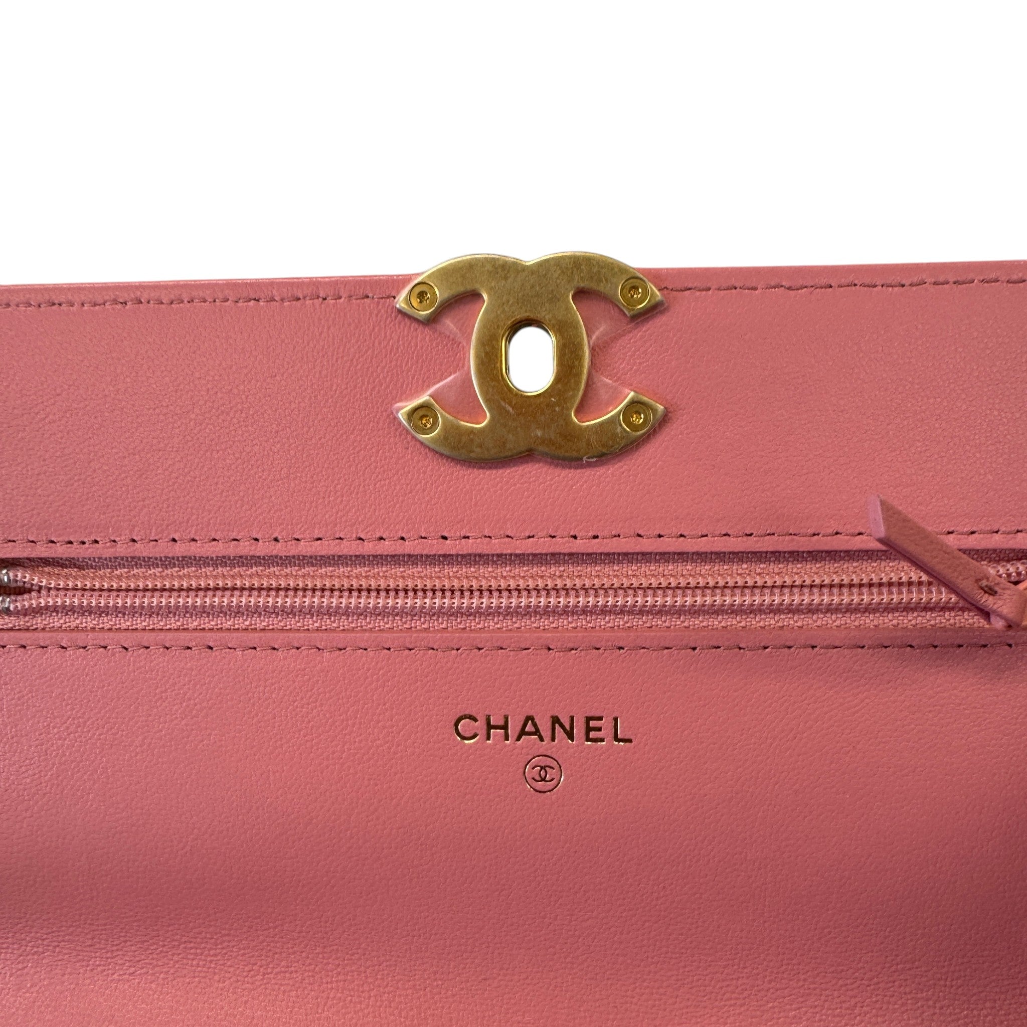 Women's 19 Wallet On Chain Woc Lambskin Bag Pink