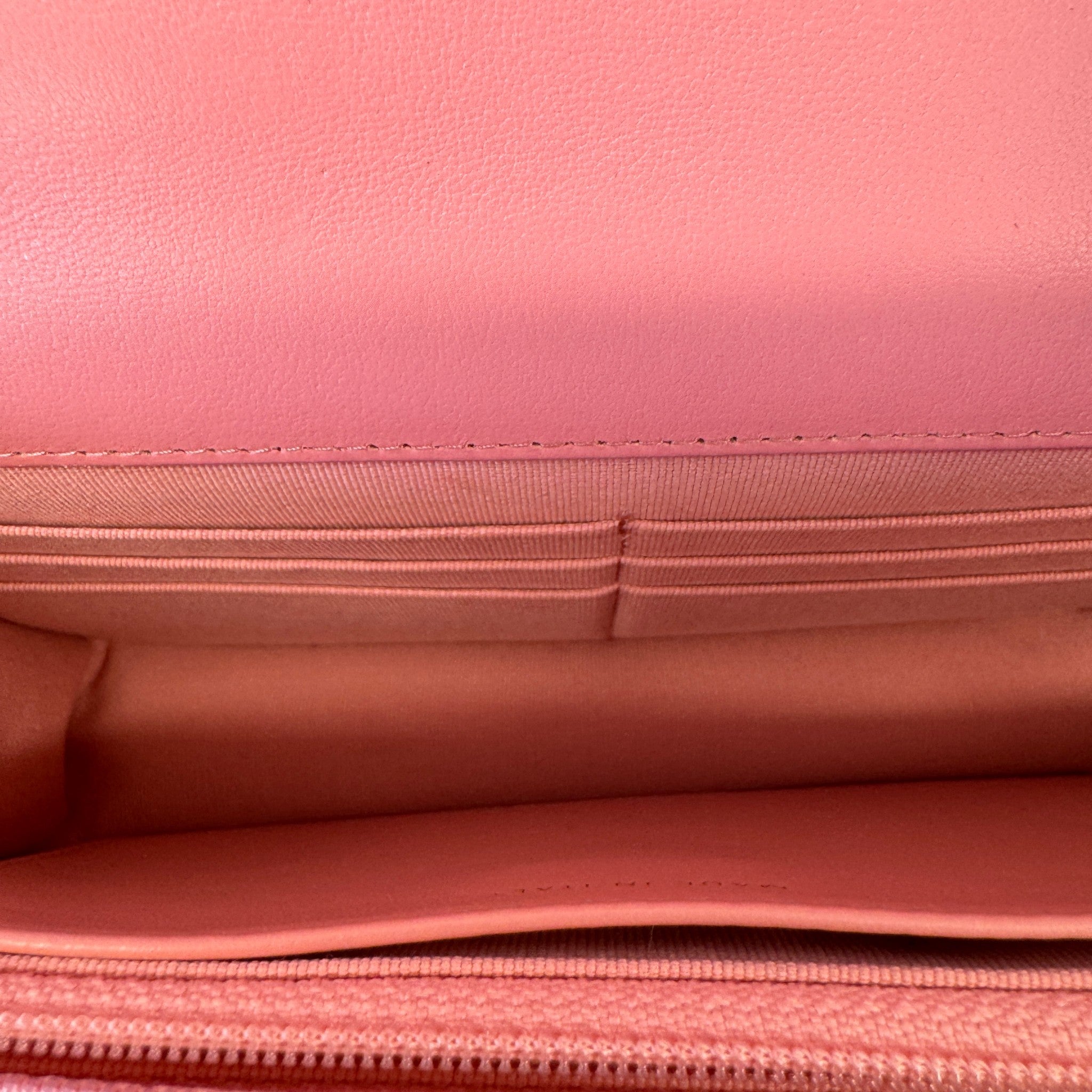 Women's 19 Wallet On Chain Woc Lambskin Bag Pink