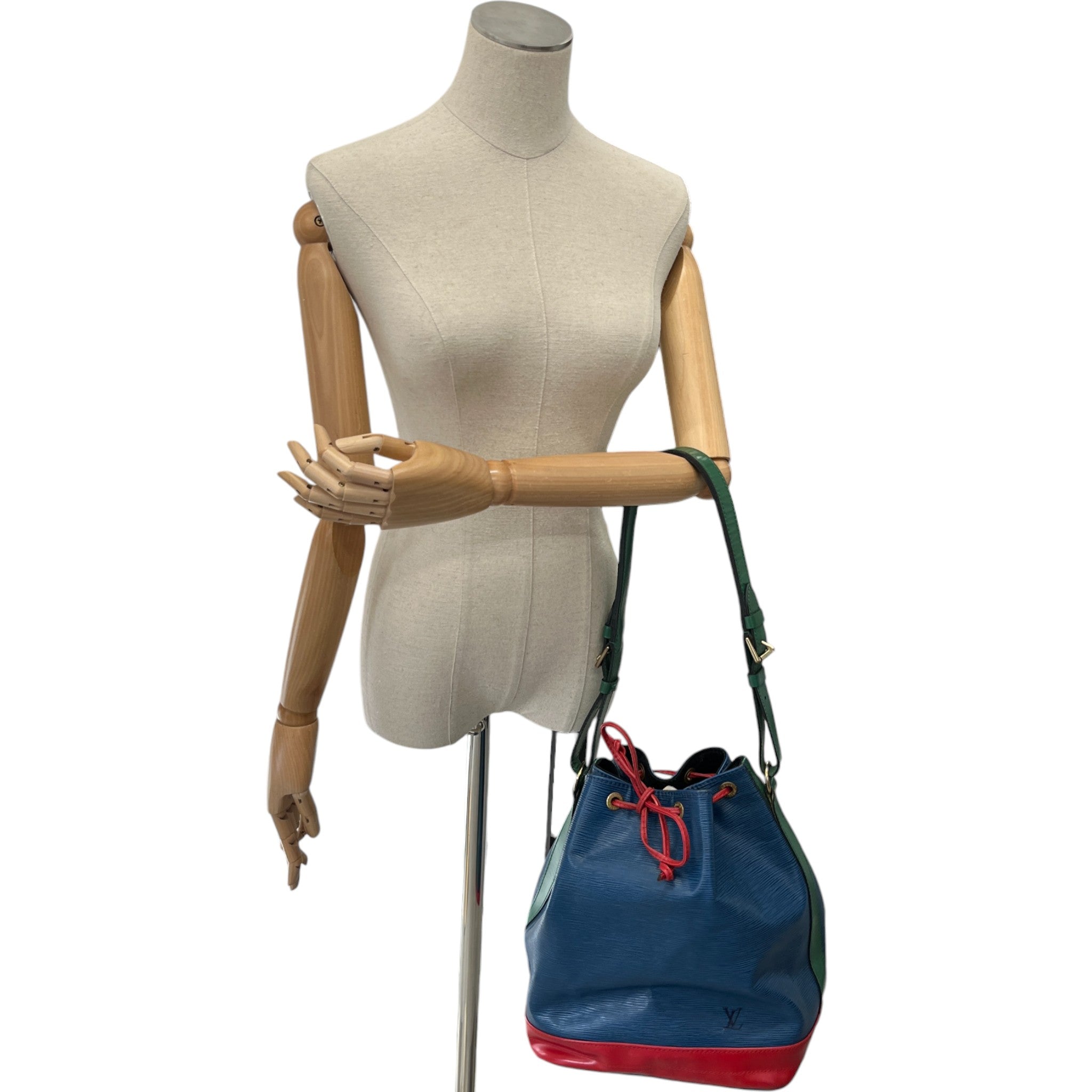 Women's Epi Leather Noé Mm Bag Blue