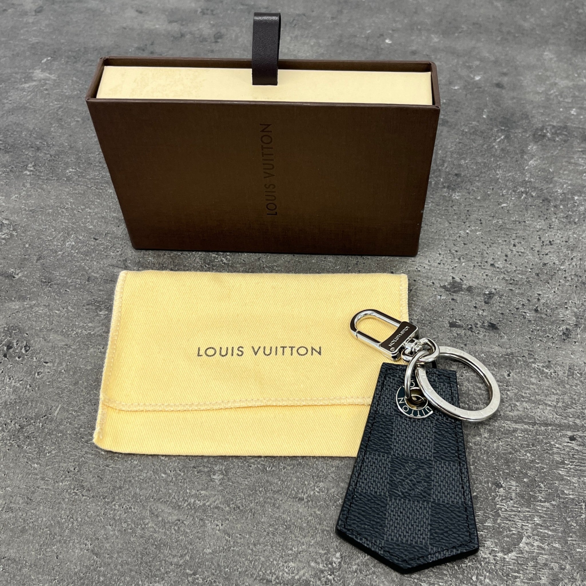 Men's Damier Graphite Enchappes Keyring Charcoal