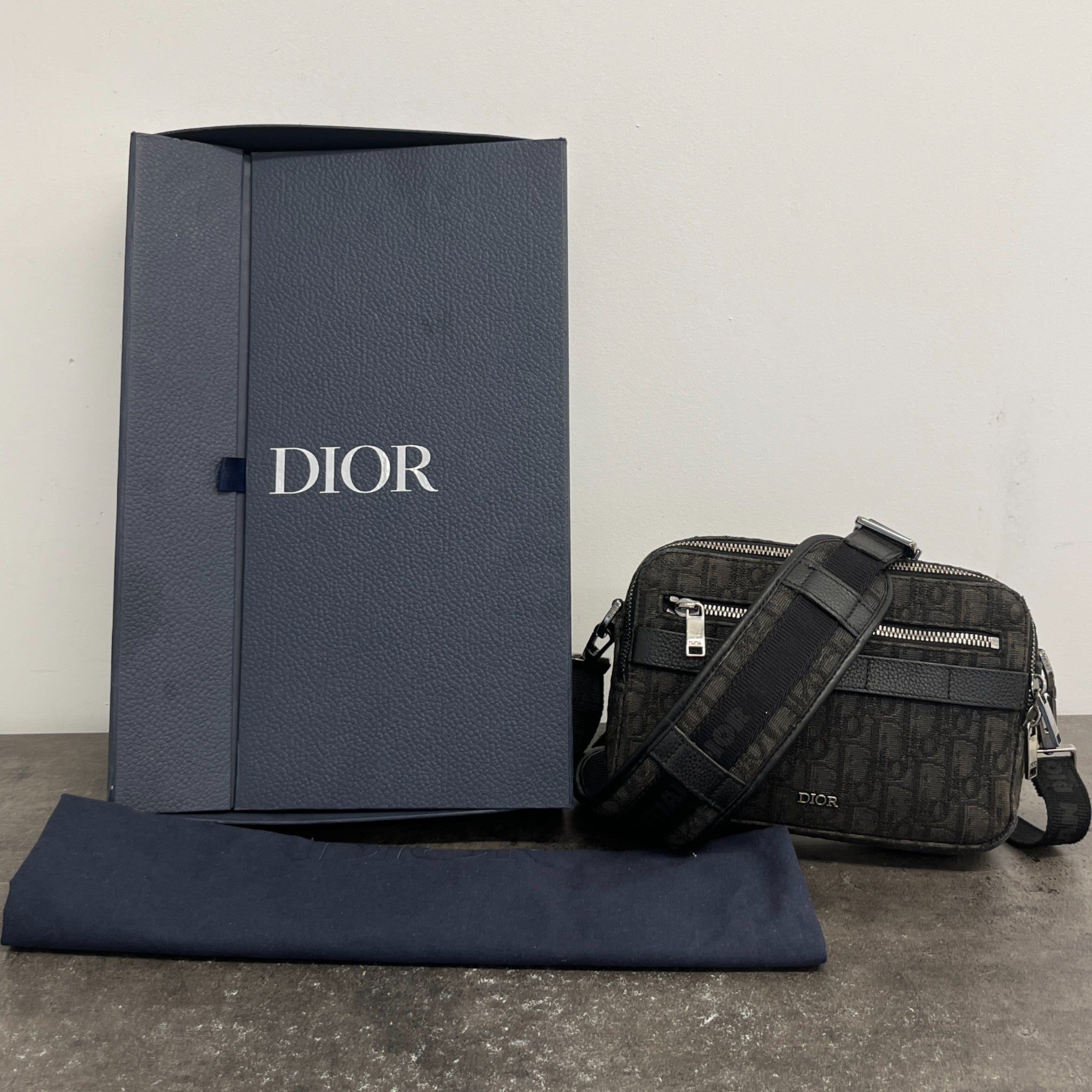 Men's Oblique Safari Messenger Bag Black