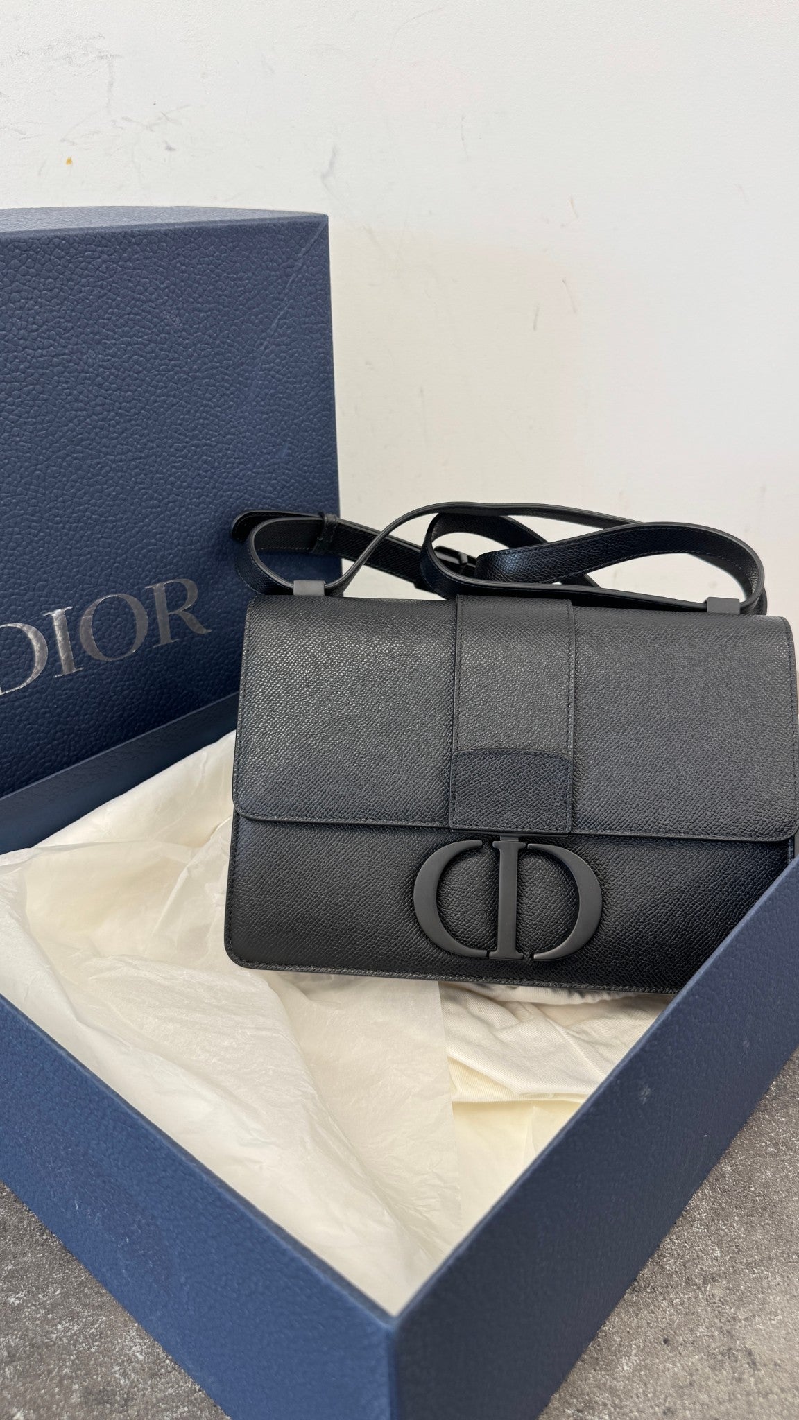 Women's 30 Montaigne Handbag Black