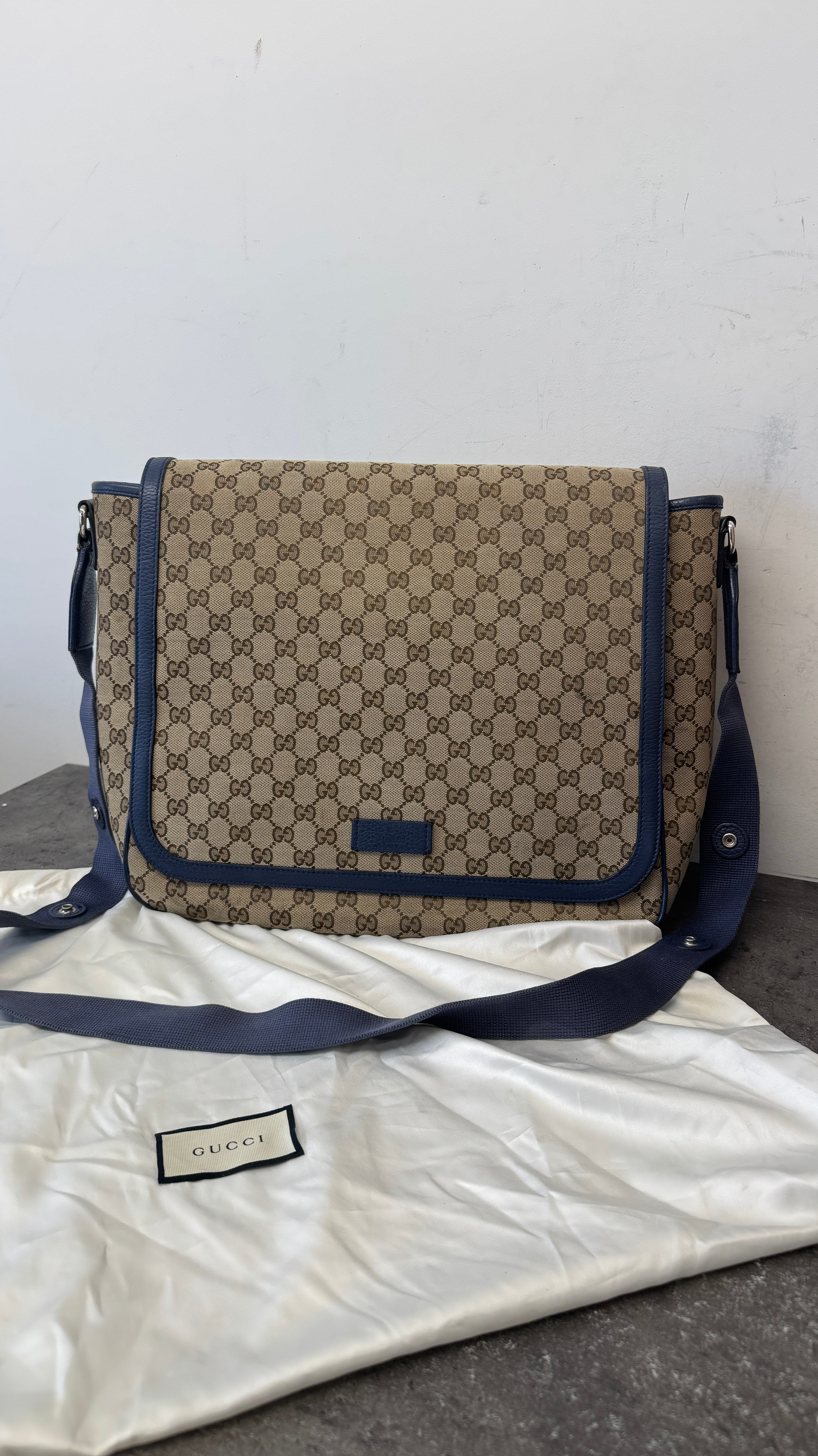 Women's Gg Supreme Changing Bag Beige