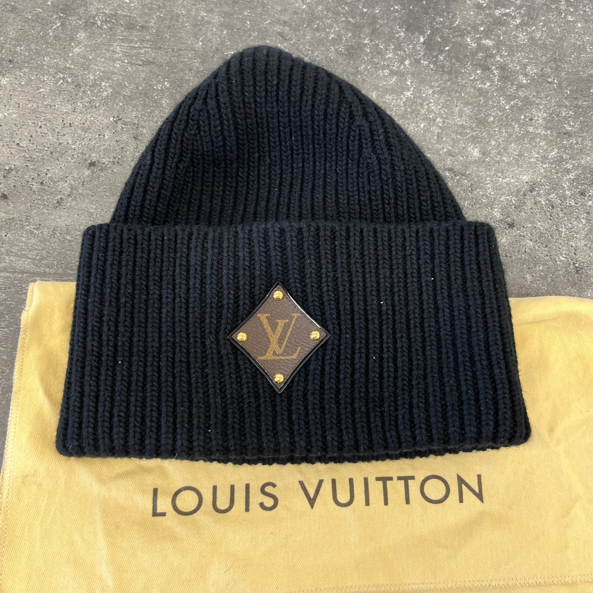 Women's Lv Initials Hat Black