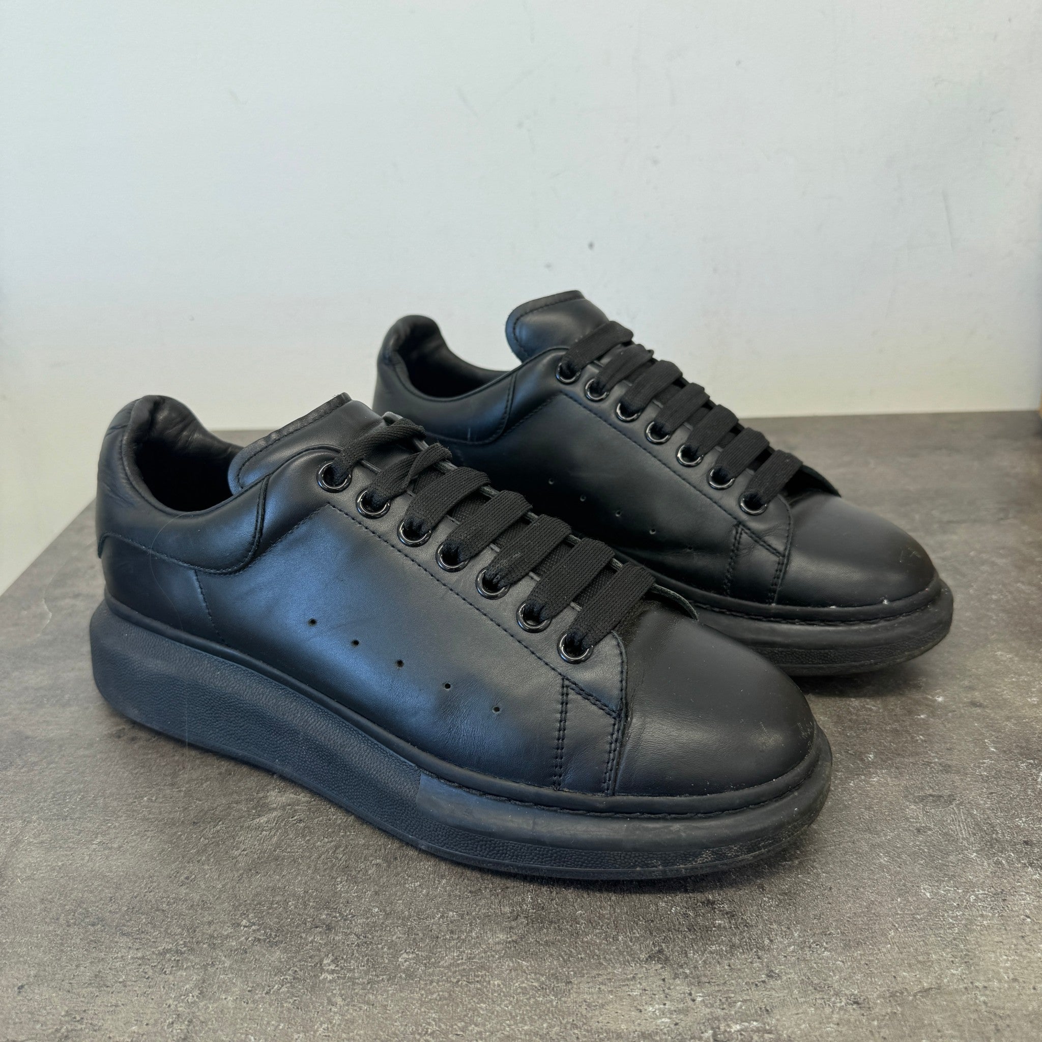 Men's Oversized Low Trainers Black Size EU 42 / UK 8