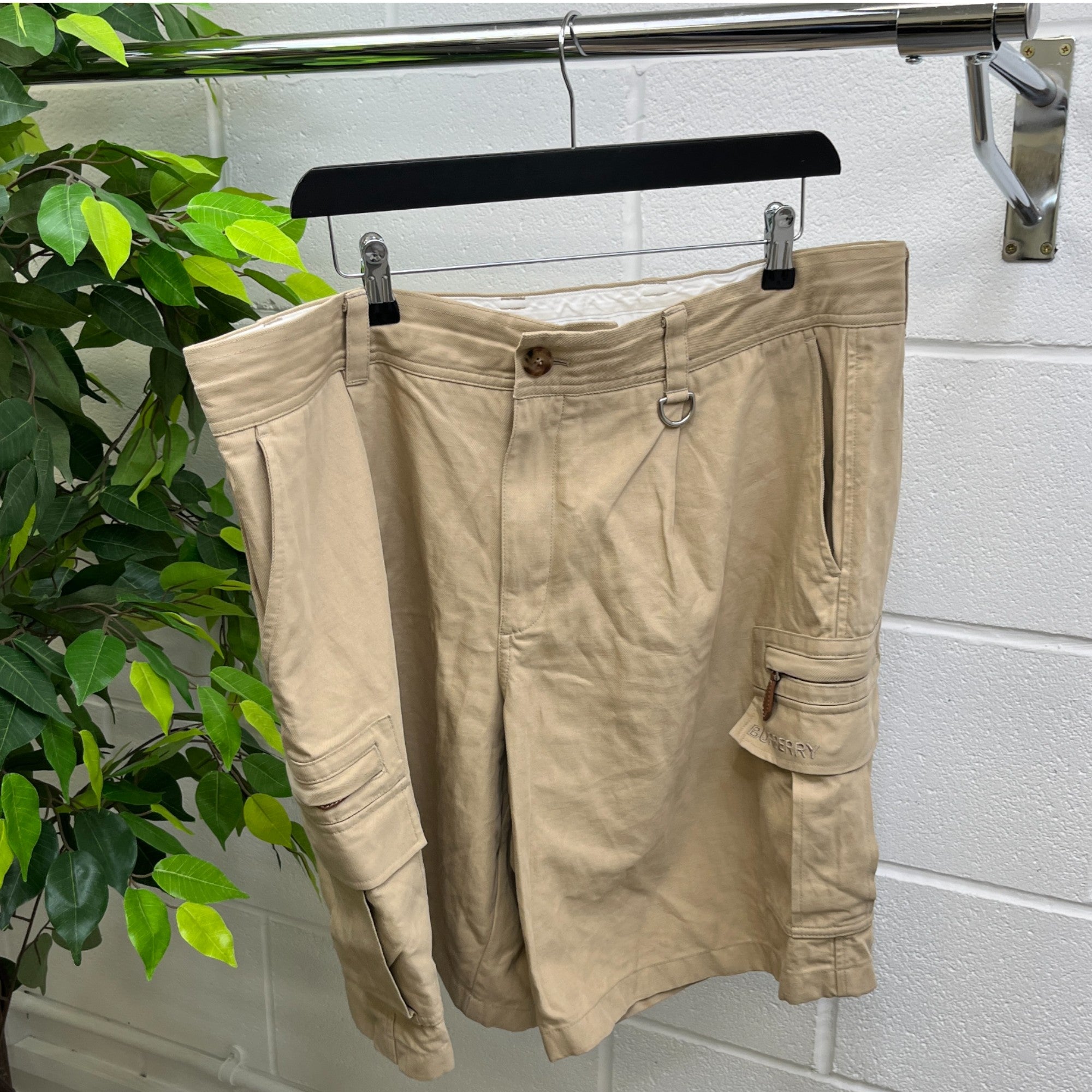 Men's Embroidered Logo Cargo Shorts Beige Size IT 58 / UK 42