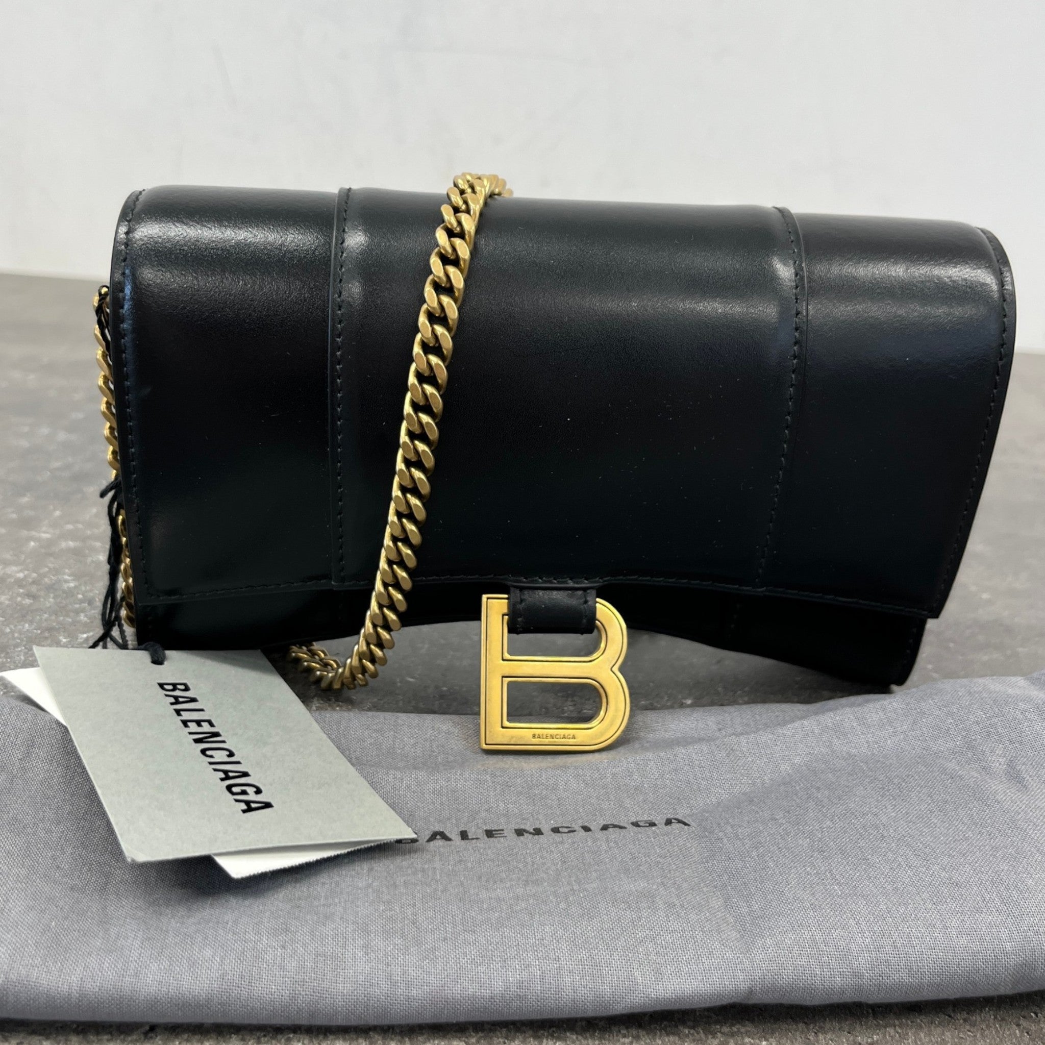 Women's Hourglass Wallet On Chain Bag Black