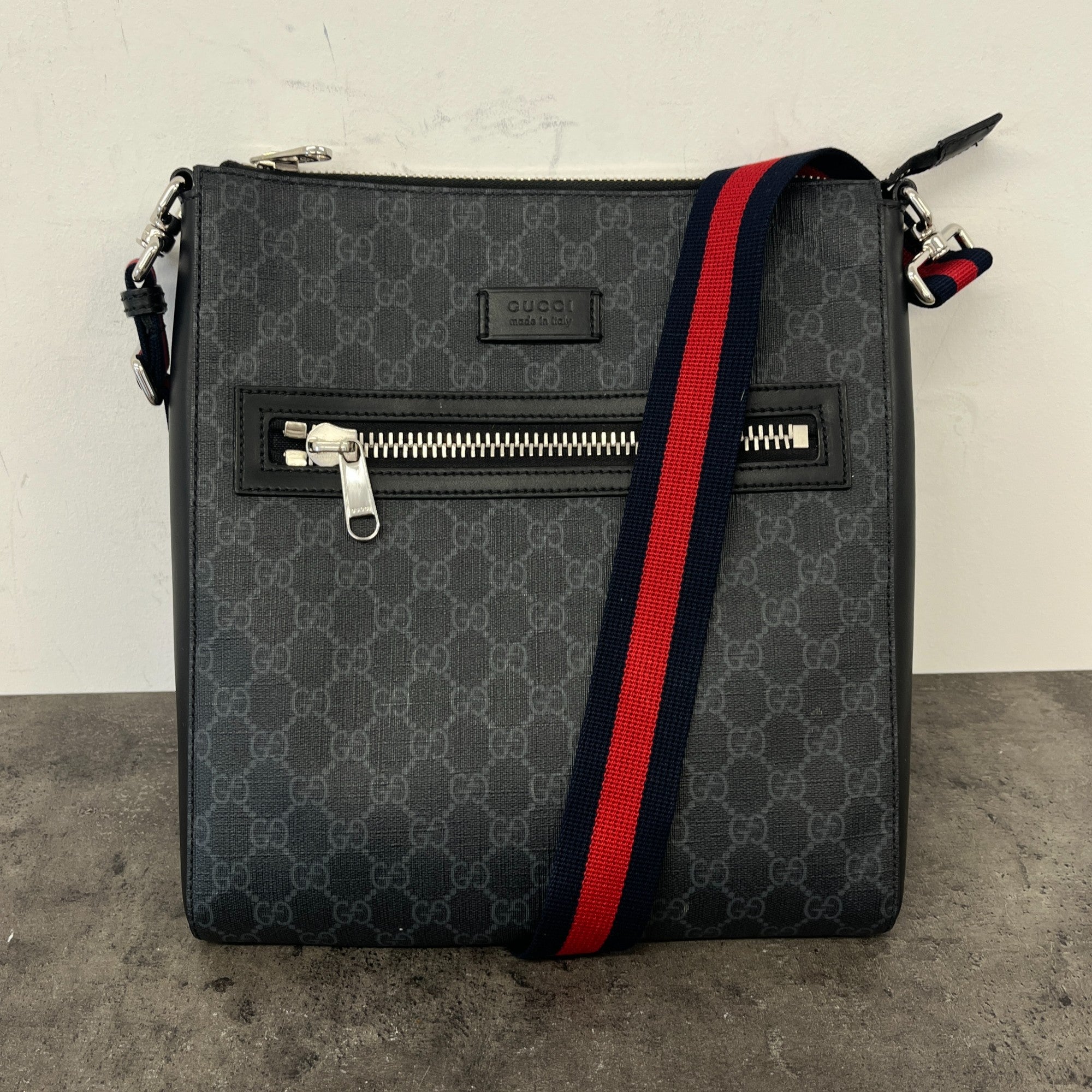 Men's Gg Supreme Large Messenger Bag Black